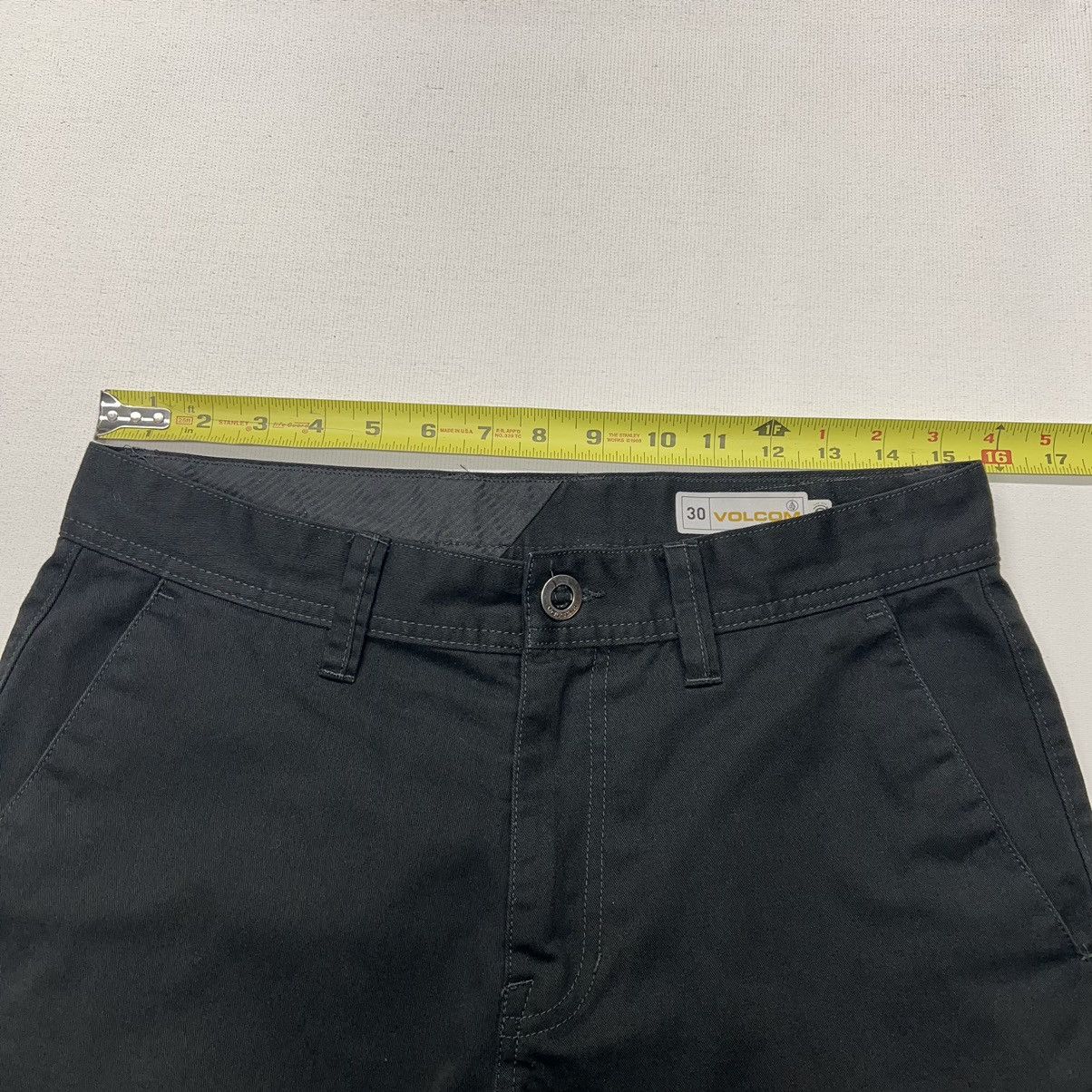 Volcom Volcom Chino Shorts Black Board Beach Casual Simple Skate Size US 30 / EU 46 - 15 Thumbnail