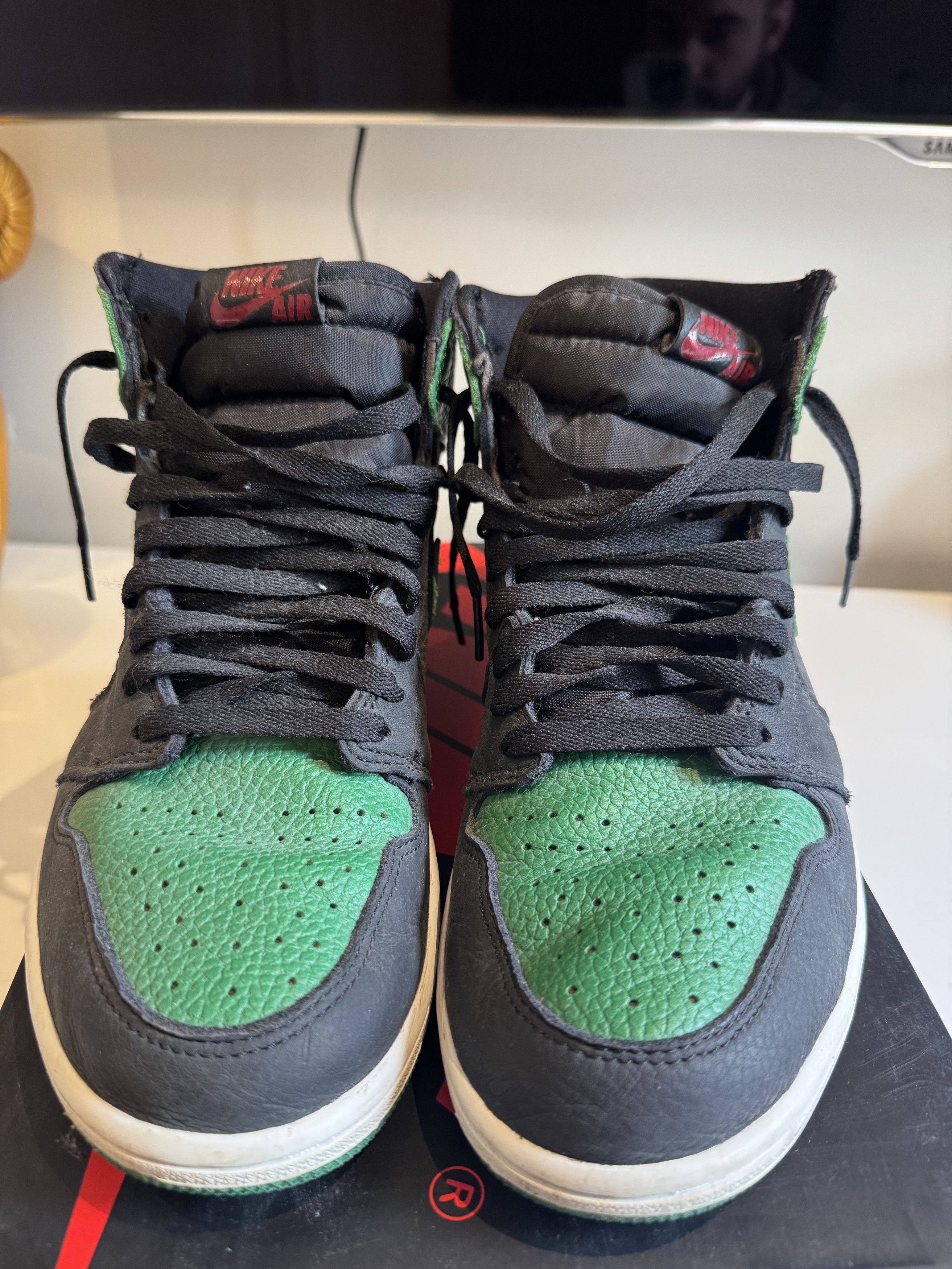 Jordan Brand Jordan 1 Pine Green Size US 10.5 / EU 43-44 - 2 Thumbnail