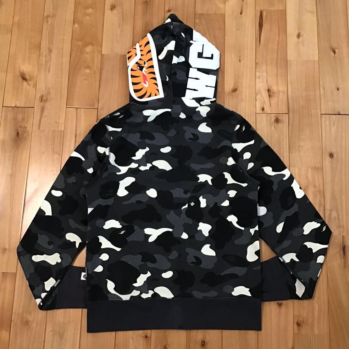 Bape 💫Glow in the dark💫 BAPE City camo shark full zip hoodie APE Size US S / EU 44-46 / 1 - 3 Thumbnail