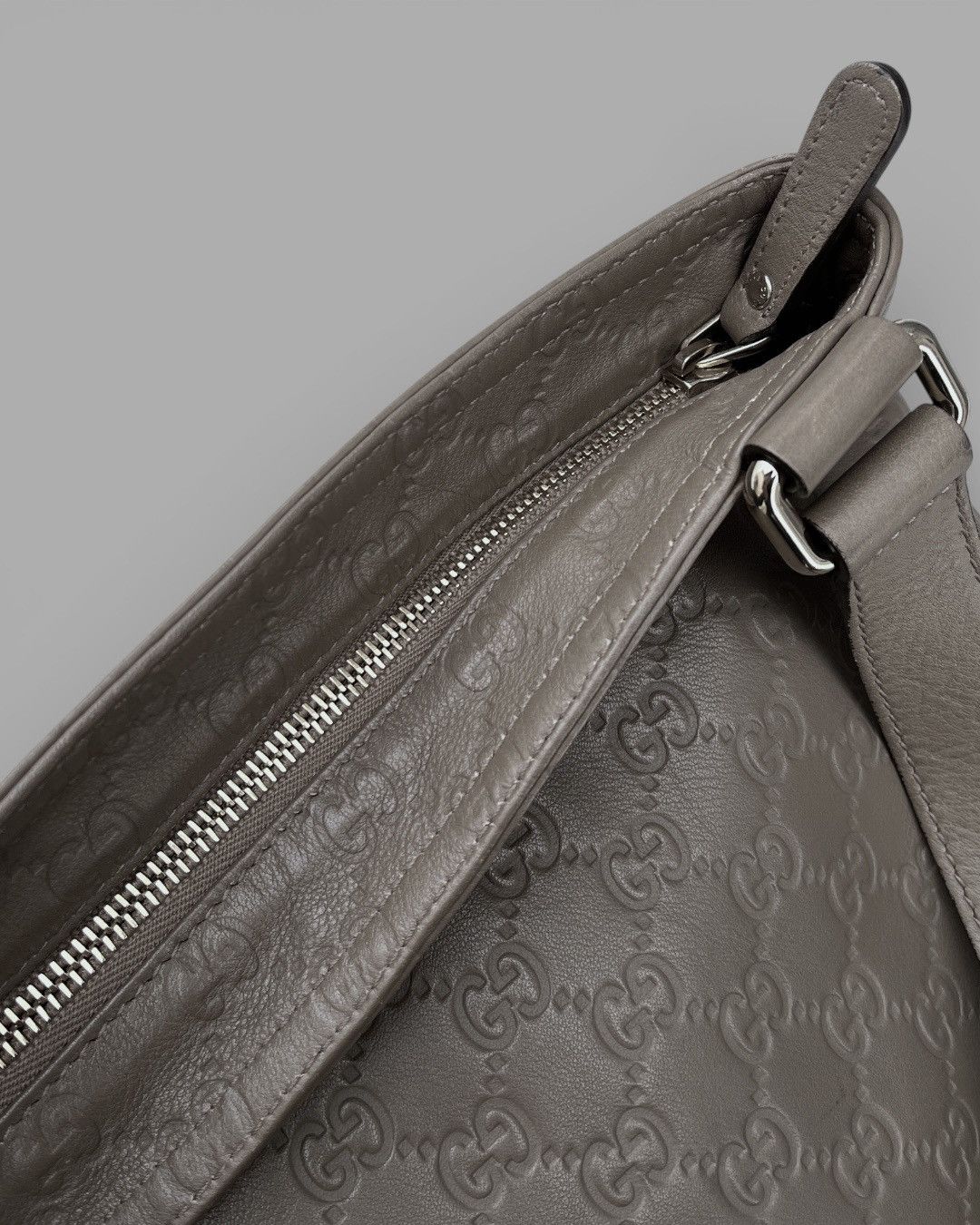 Gucci 🔥 GUCCI GG SUPREME MONOGRAM LEATHER MESSENGER BAG Size ONE SIZE - 15 Thumbnail