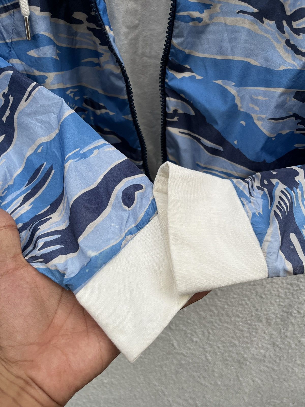 Moncler Moncler Maglia Cardigan Blue Camo Nylon Jacket Size US L / EU 52-54 / 3 - 20 Thumbnail
