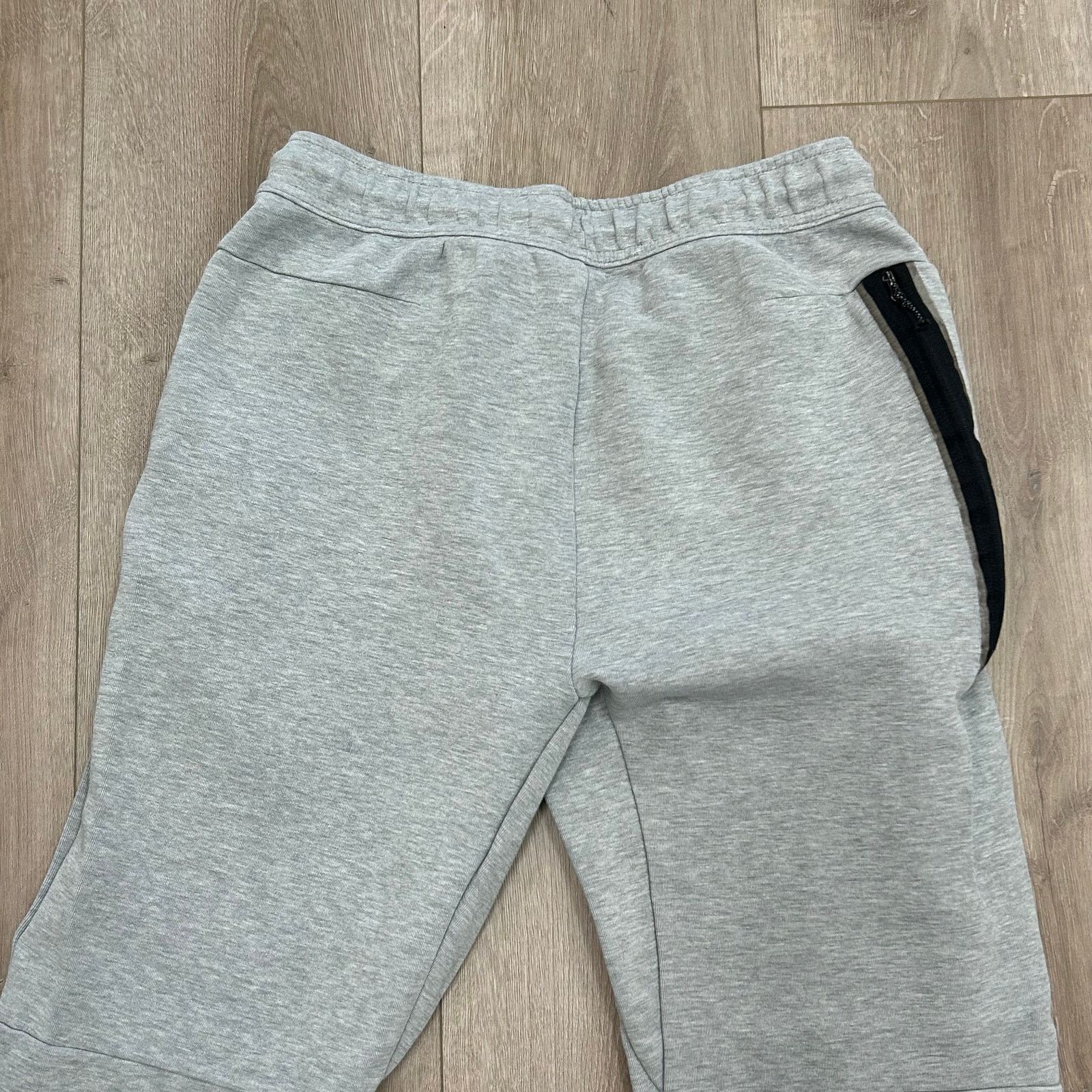 Nike Nike Tech Fleece Jogger Pants Sweatpants size Medium M Gray Size US 32 / EU 48 - 7 Thumbnail