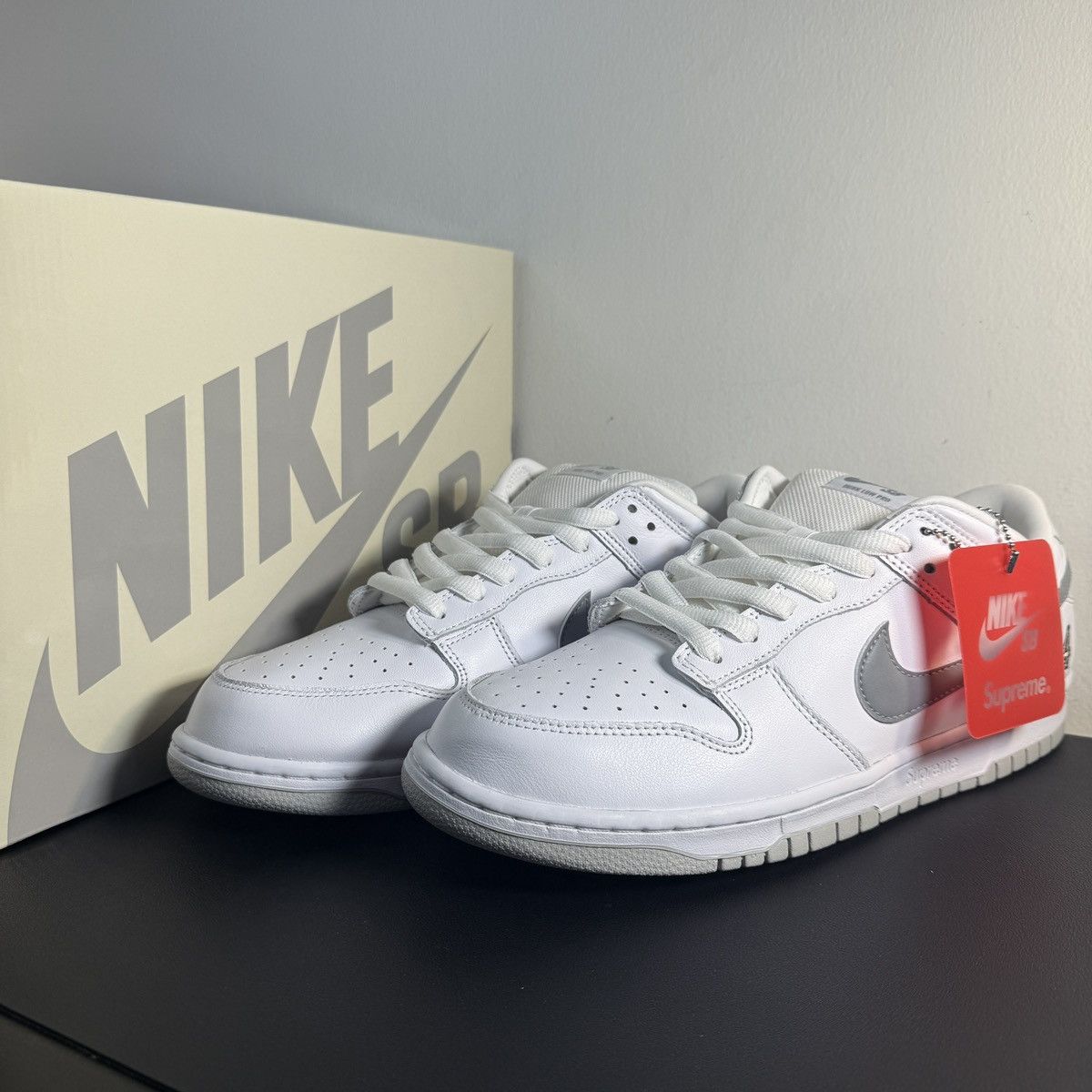 Nike × Supreme Brand New Nike SB Supreme Low Top Dunks White Size US 11 / EU 44 - 15 Thumbnail