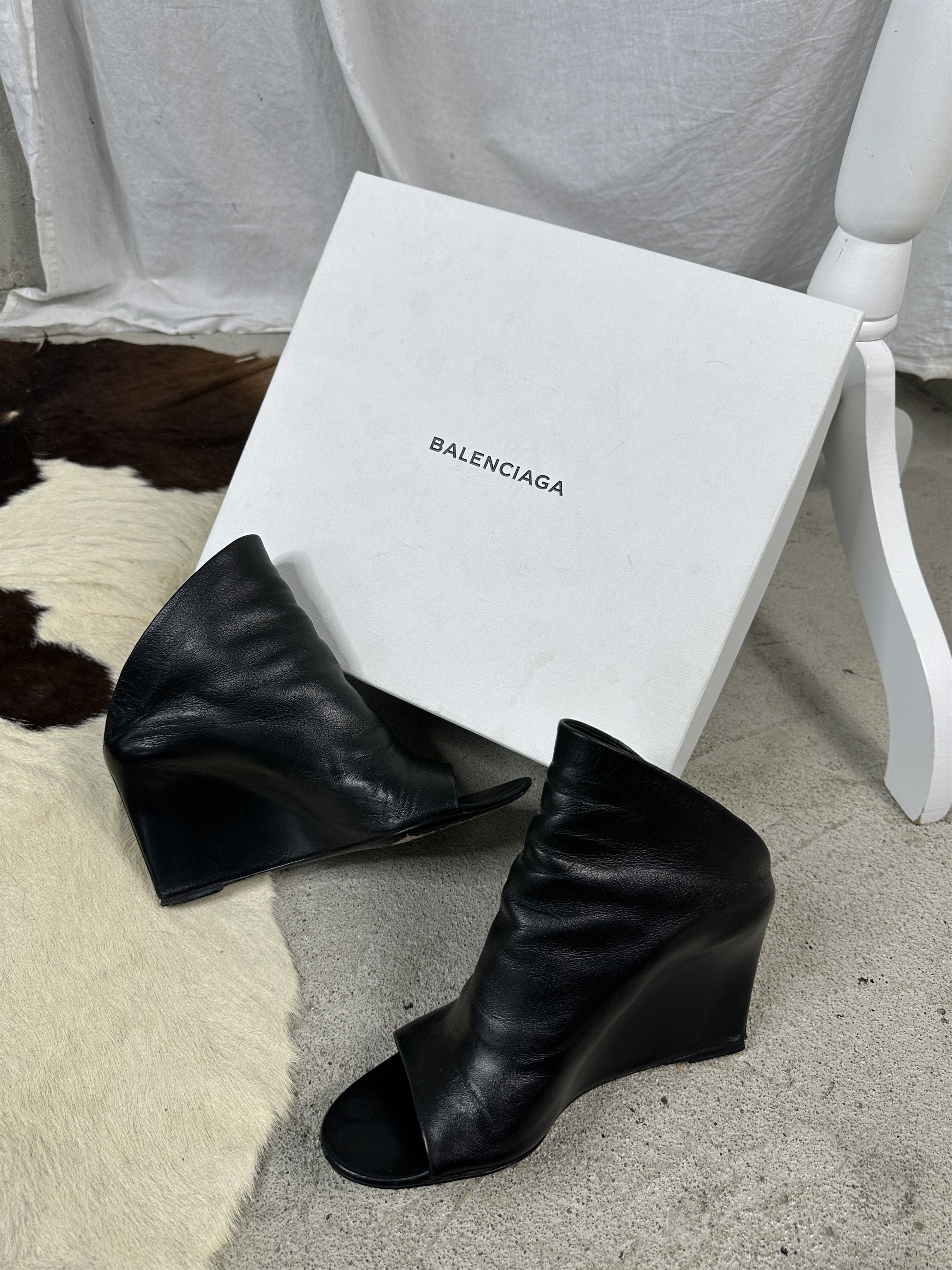 サンダル・ミュール BALENCIAGA BLACK LEATHER AVENUE SOCK SANDALS Balenciaga Black Leather Avenue Sock Sandals | Grailed