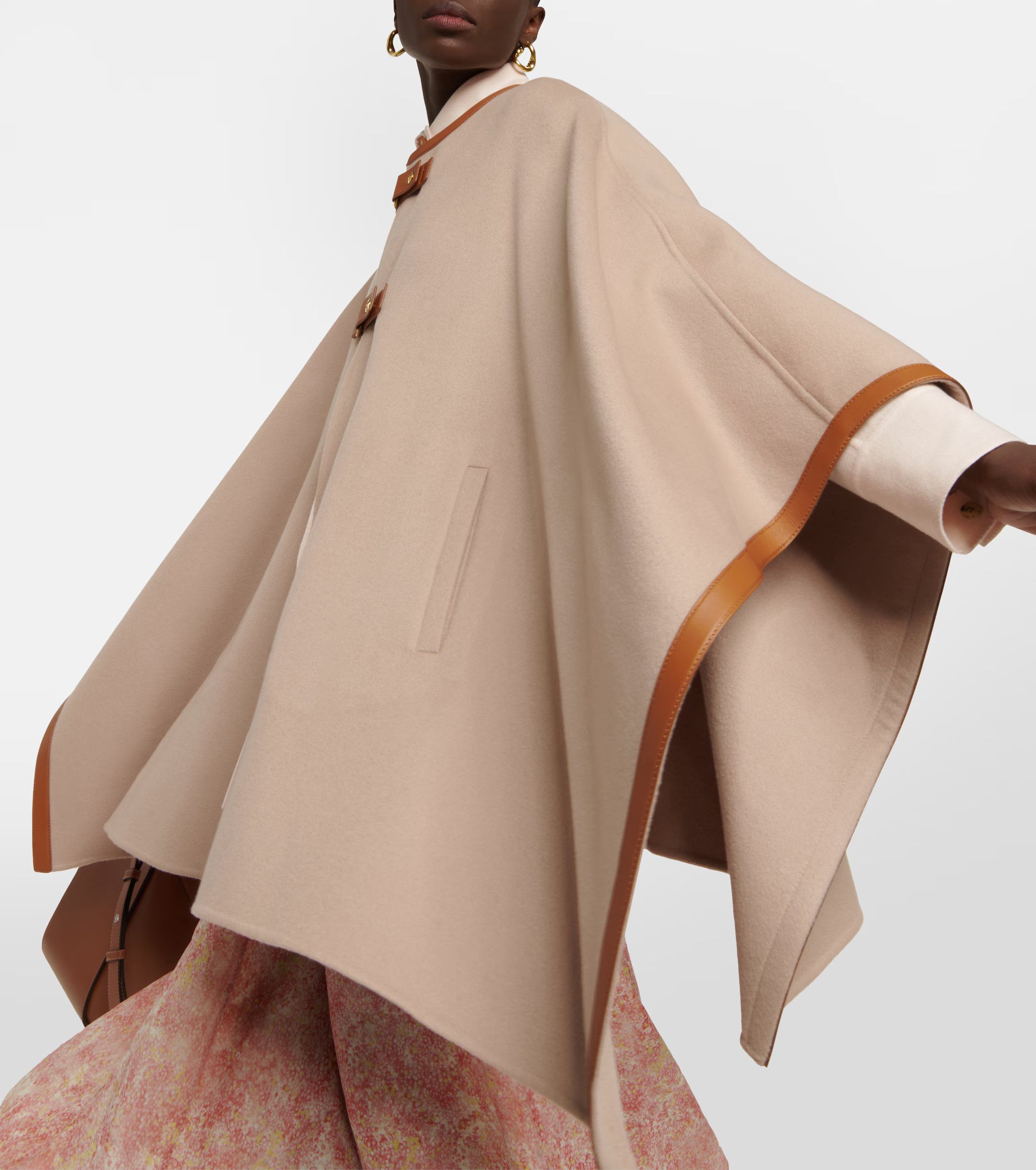 Loro Piana o1srvl11e0824 Size: OS / Kirna Detailed Cape in Brown Size ONE SIZE - 5 Thumbnail
