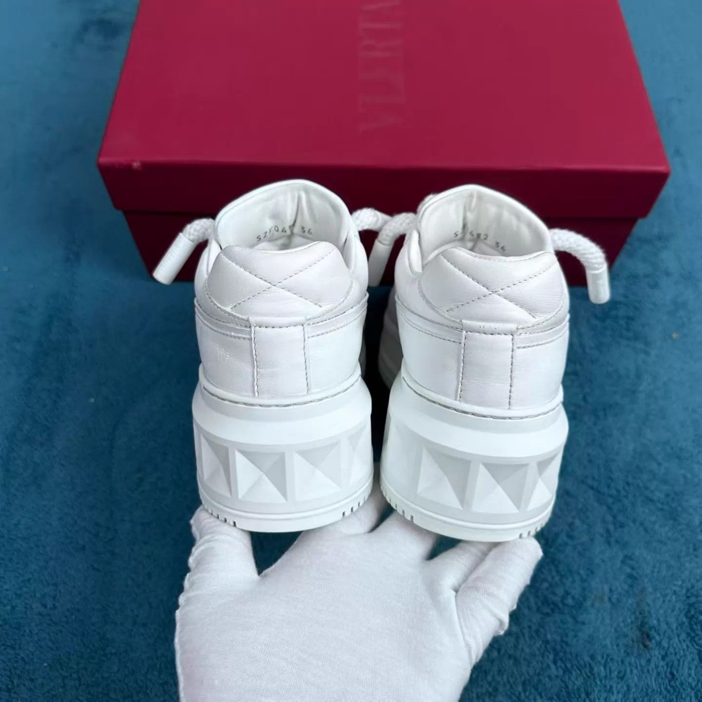 Valentino Valentino One Stud Leather Low-Top Sneaker White 36 Size US 5.5 / IT 35.5 - 4 Thumbnail