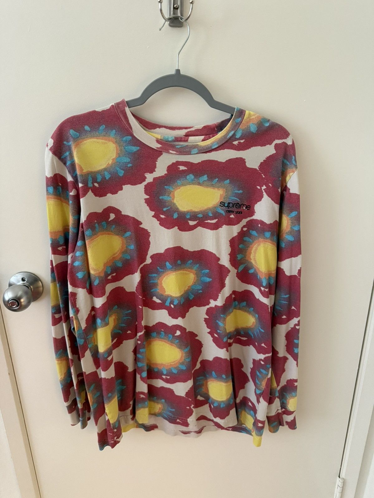 Supreme Supreme painted flowers long sleeve SS17 Size US L / EU 52-54 / 3 - 1 Thumbnail