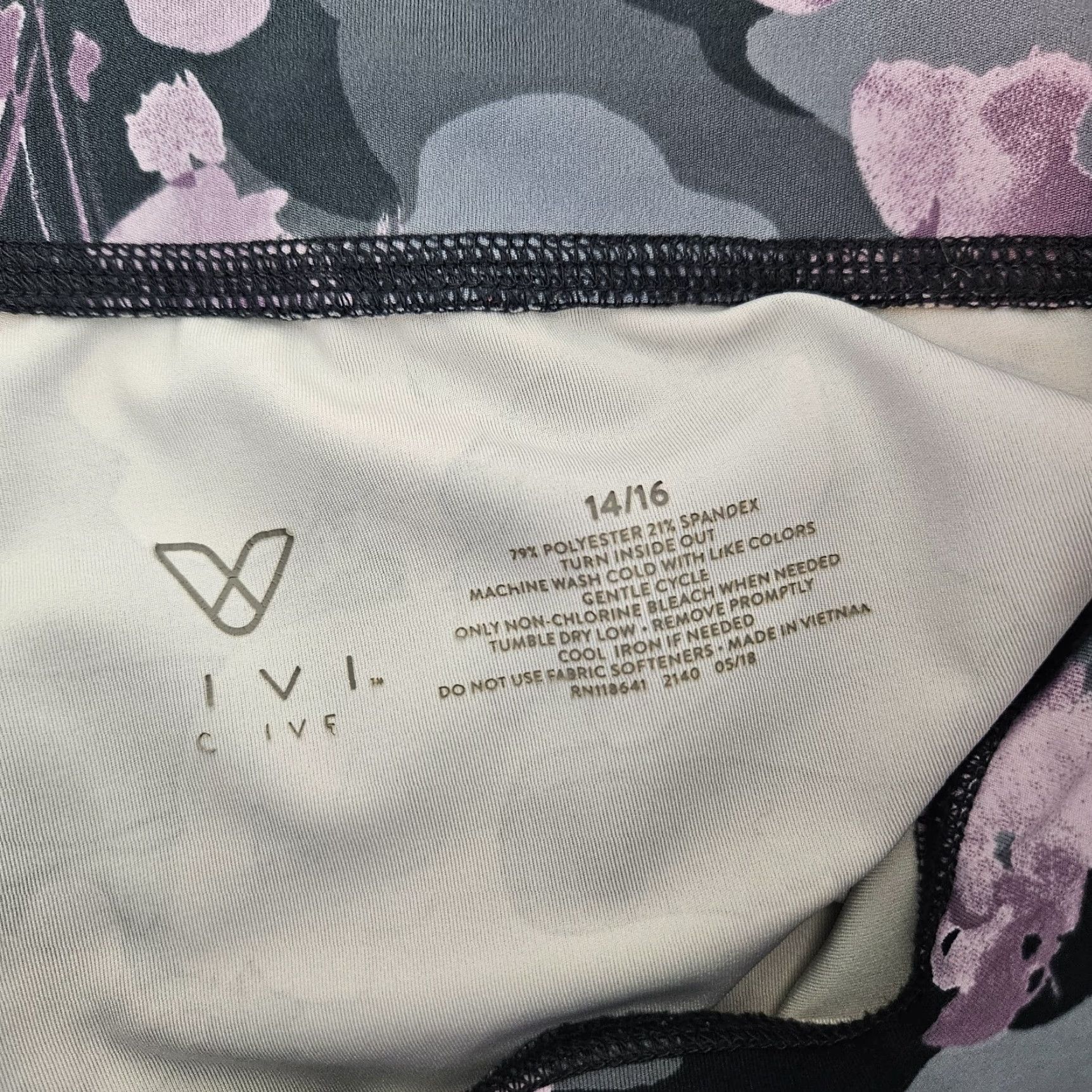Vintage Livi Active Lane Bryant Womens Capri Leggings Sz 14/16 Purple Gray Floral Capri Leggings Womens Plus Size 14/16 Purple Floral Size 36" / US 14 / IT 50 - 6 Thumbnail