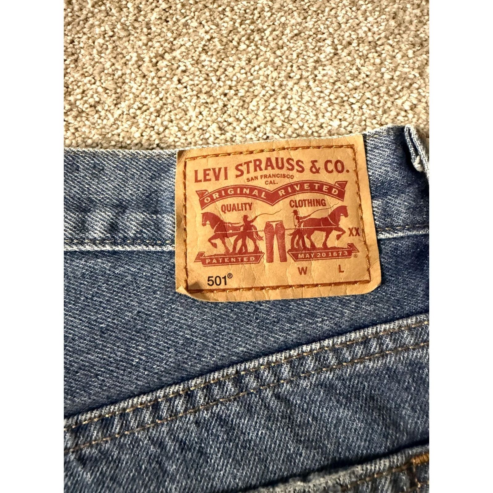 Levi's Levi's 501 Bermuda Shorts Women’s Large Blue Denim Distressed Cutoff Button Fly Size 36" / US 14 / IT 50 - 5 Thumbnail