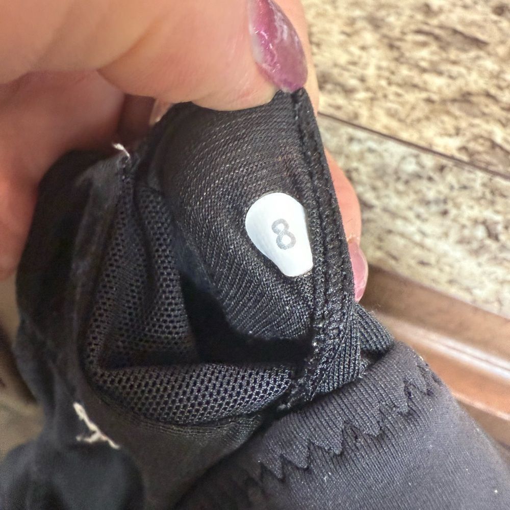 Lululemon Lululemon black athletic bra snaps in the back razor back si Size M / US 6-8 / IT 42-44 - 7 Thumbnail
