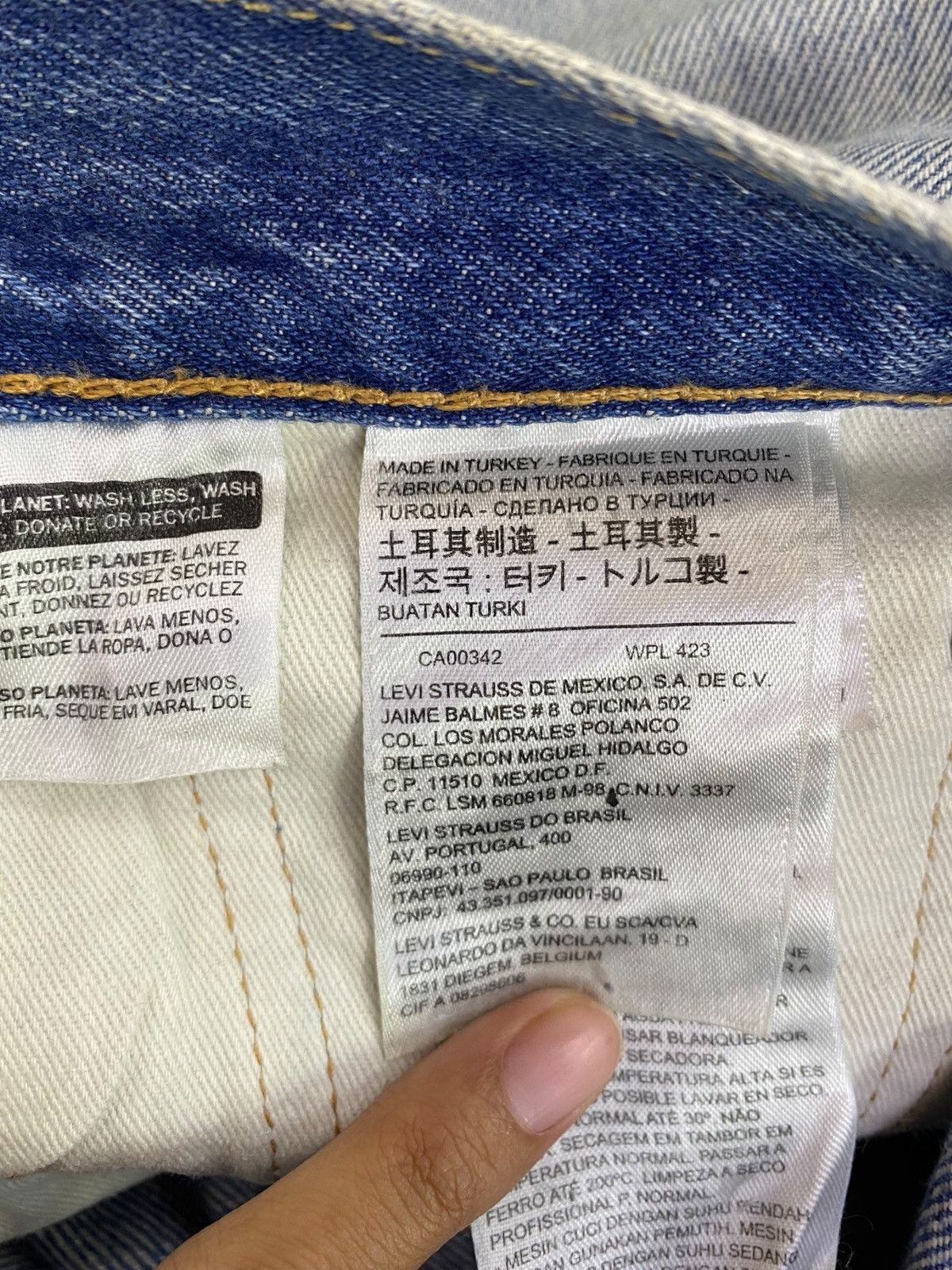 Levi's Vintage Levi’s Ripped Faded Wash Style Selvedge Jeans Size US 30 / EU 46 - 11 Thumbnail