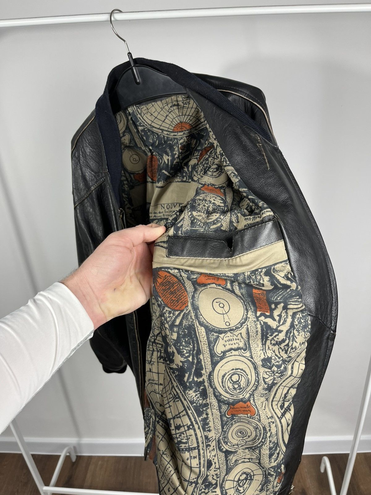 Leather Vintage Heavy Leather Biker Bomber Jacket Classic Mens Size US XL / EU 56 / 4 - 11 Thumbnail