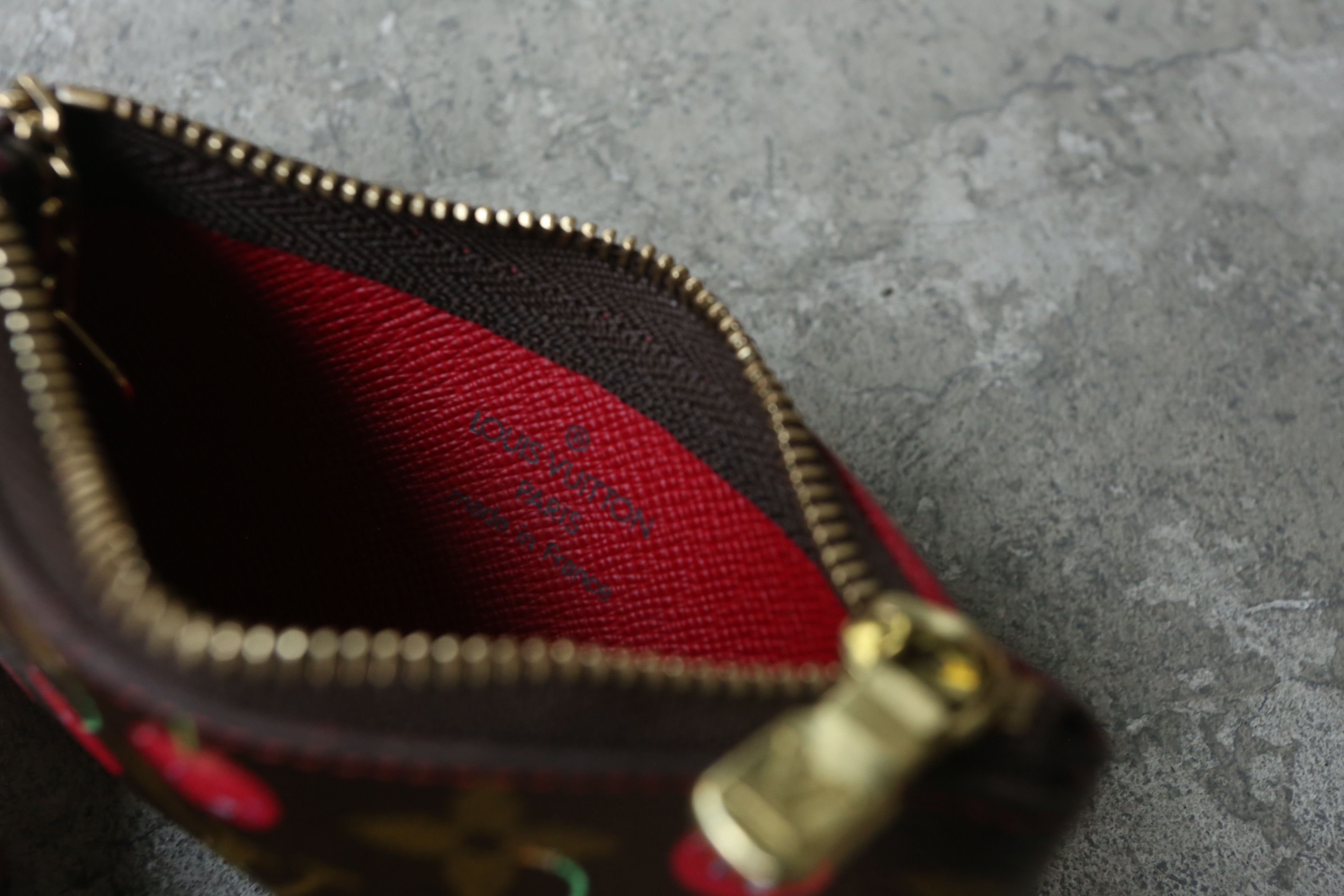 LV - TM - S/S 05 - Cerise Monogram Pochette Cles Key Pouch