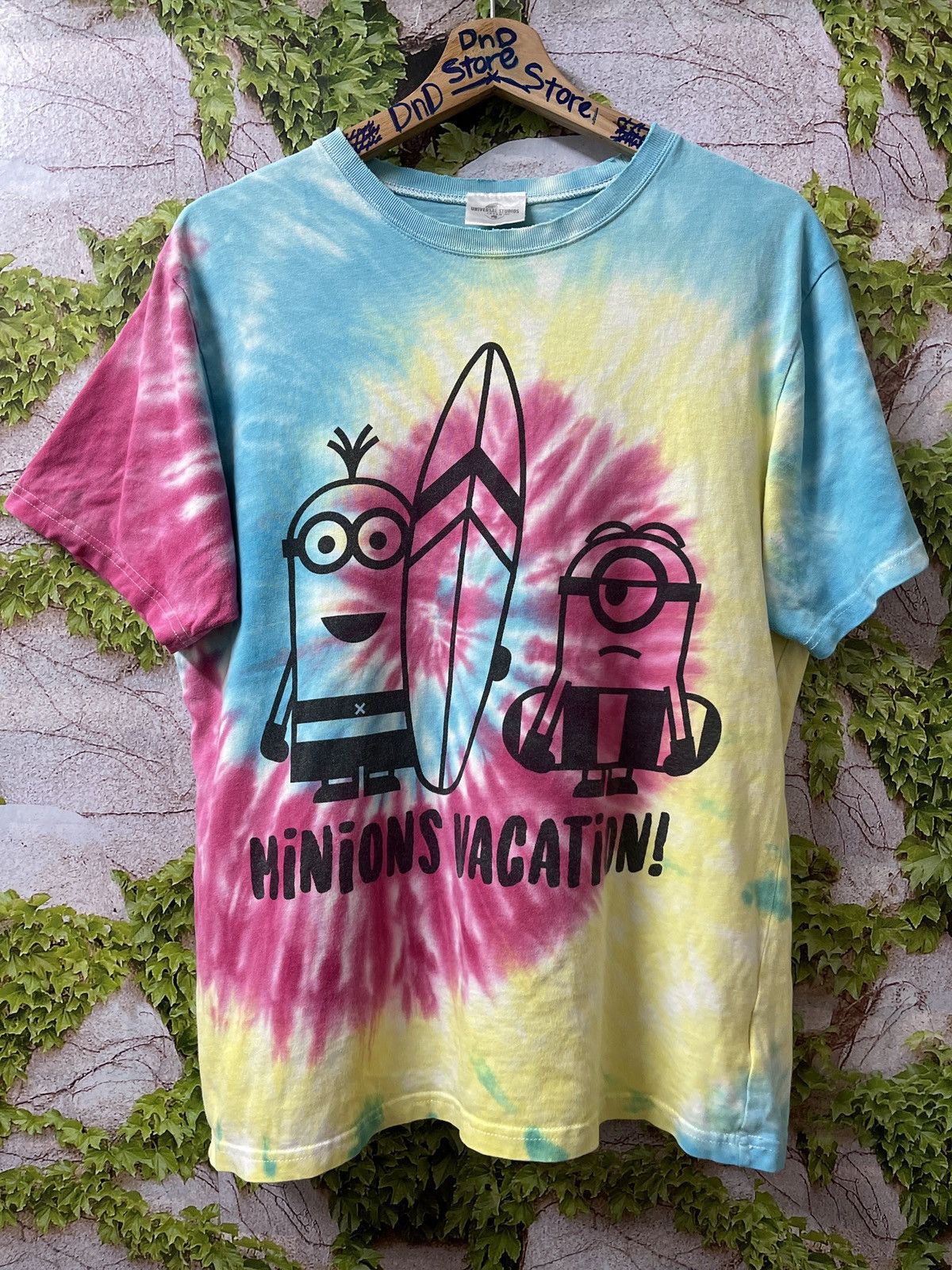 VINTAGE TIE DYE MINION VACATION TEE VERY RARE