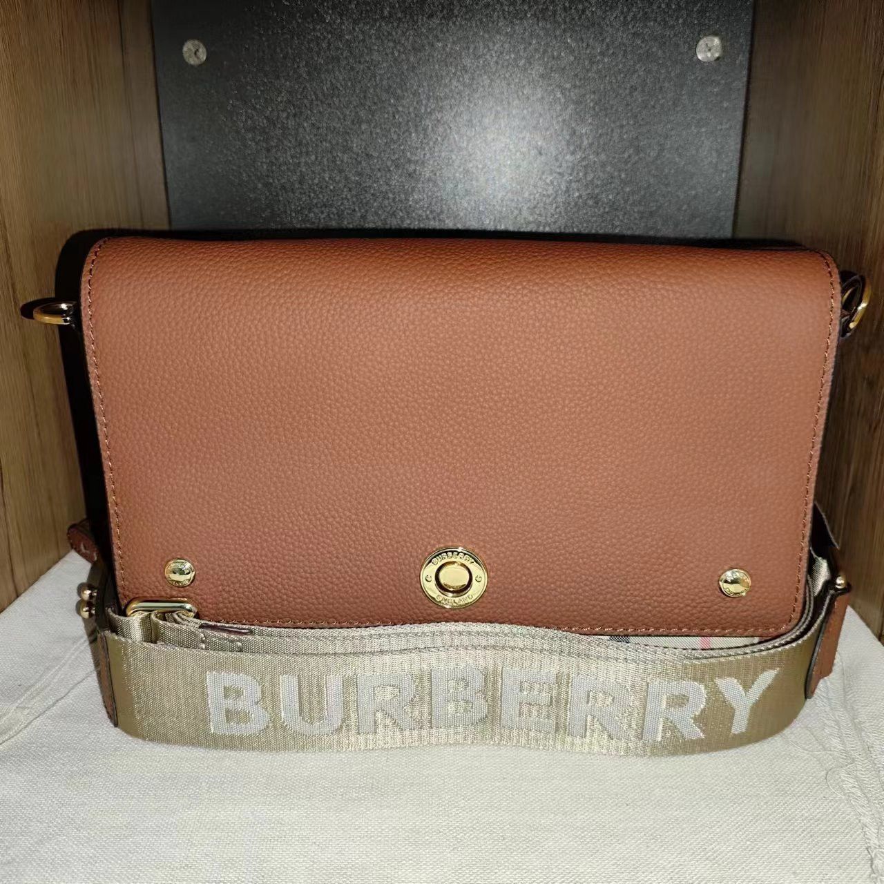 Burberry Burberry Note Bag in Brown Size ONE SIZE - 3 Thumbnail