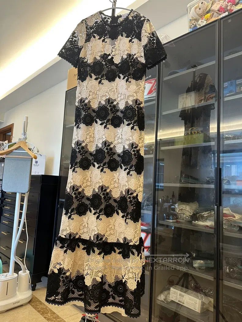Valentino Valentino Cut-out round neck long and short sleeve dress Size M / US 6-8 / IT 42-44 - 1 Thumbnail