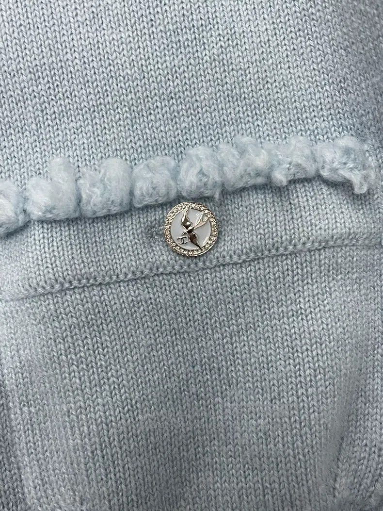 Chanel Chanel 25S blue sheep diamond buttoned knitted cardigan co Size XS / US 0-2 / IT 36-38 - 2 Thumbnail