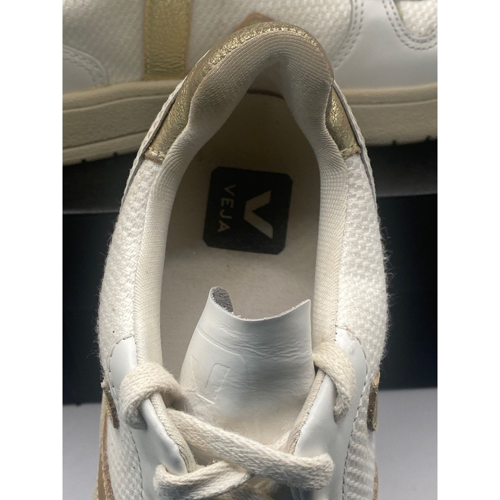 Veja VEJA V-10 Bicolor Metallic Low-Top Sneakers, Size 9 Size US 9 / IT 39 - 7 Thumbnail