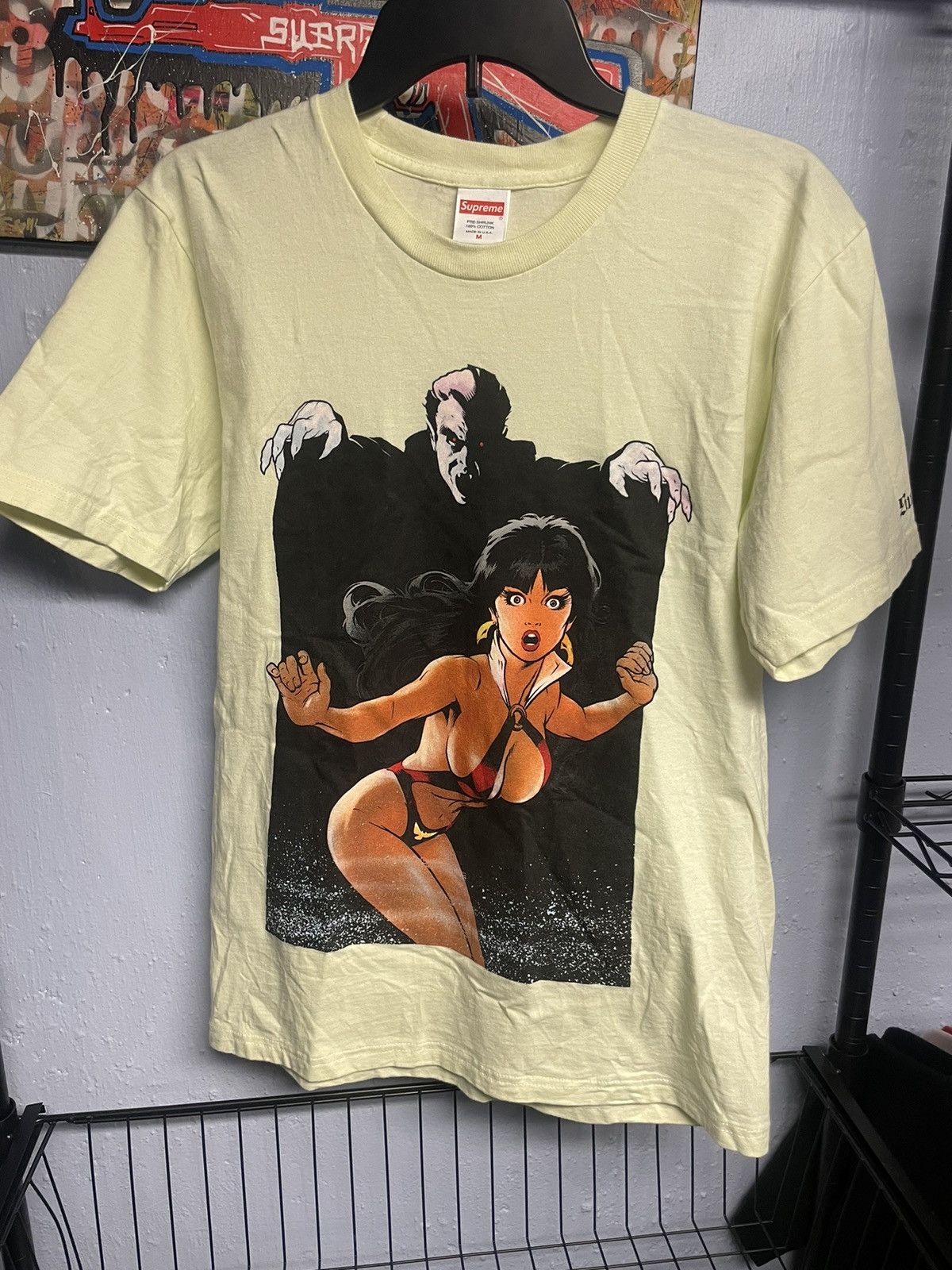 Supreme Supreme Vampirella Tee Pale Yellow Medium Size US M / EU 48-50 / 2 - 2 Thumbnail