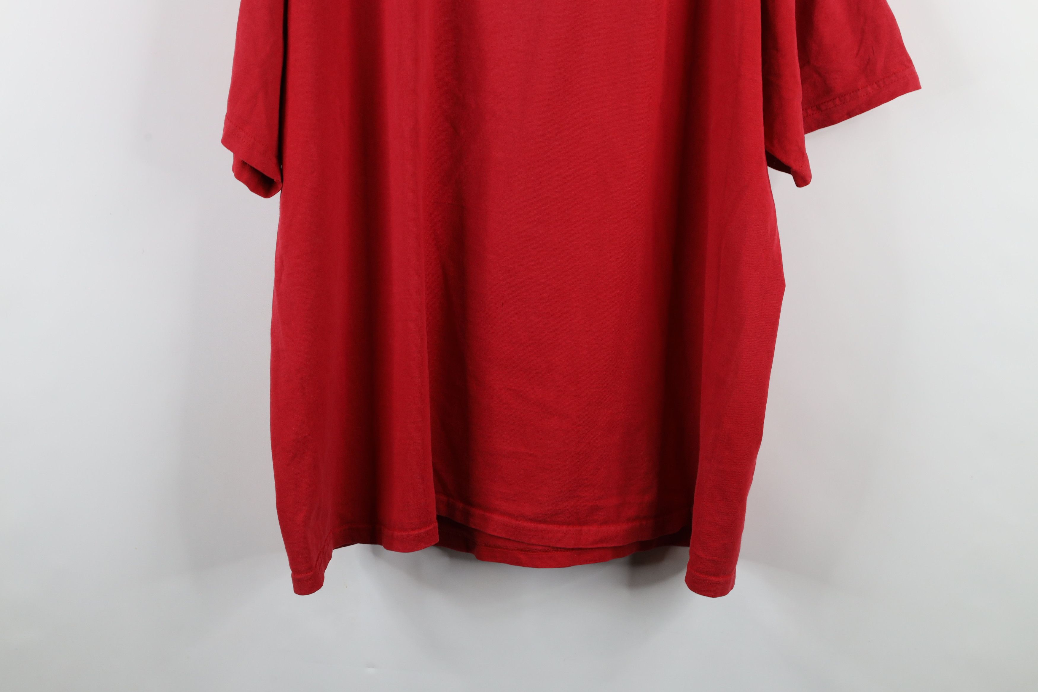 Vintage Vintage 90s University of Wisconsin Short Sleeve T-Shirt Red Size US XXL / EU 58 / 5 - 12 Thumbnail