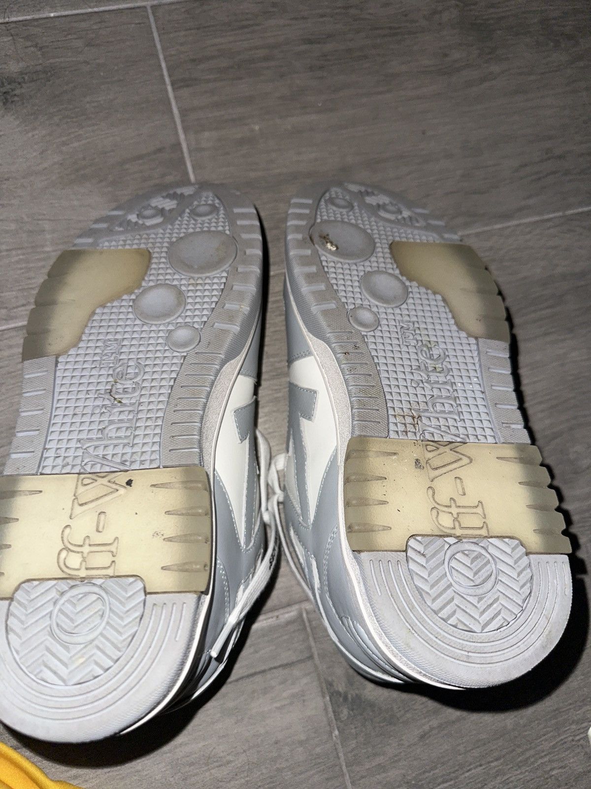 Off-White Off white out of office Size US 8.5 / EU 41-42 - 5 Thumbnail