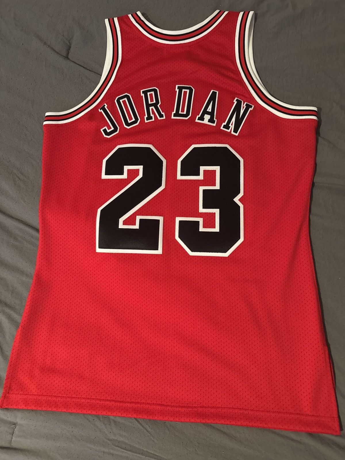 Mitchell & Ness × Vintage Bulls Michael Jordan Jersey 1996-97 Mitchell & Ness Size US M / EU 48-50 / 2 - 2 Thumbnail