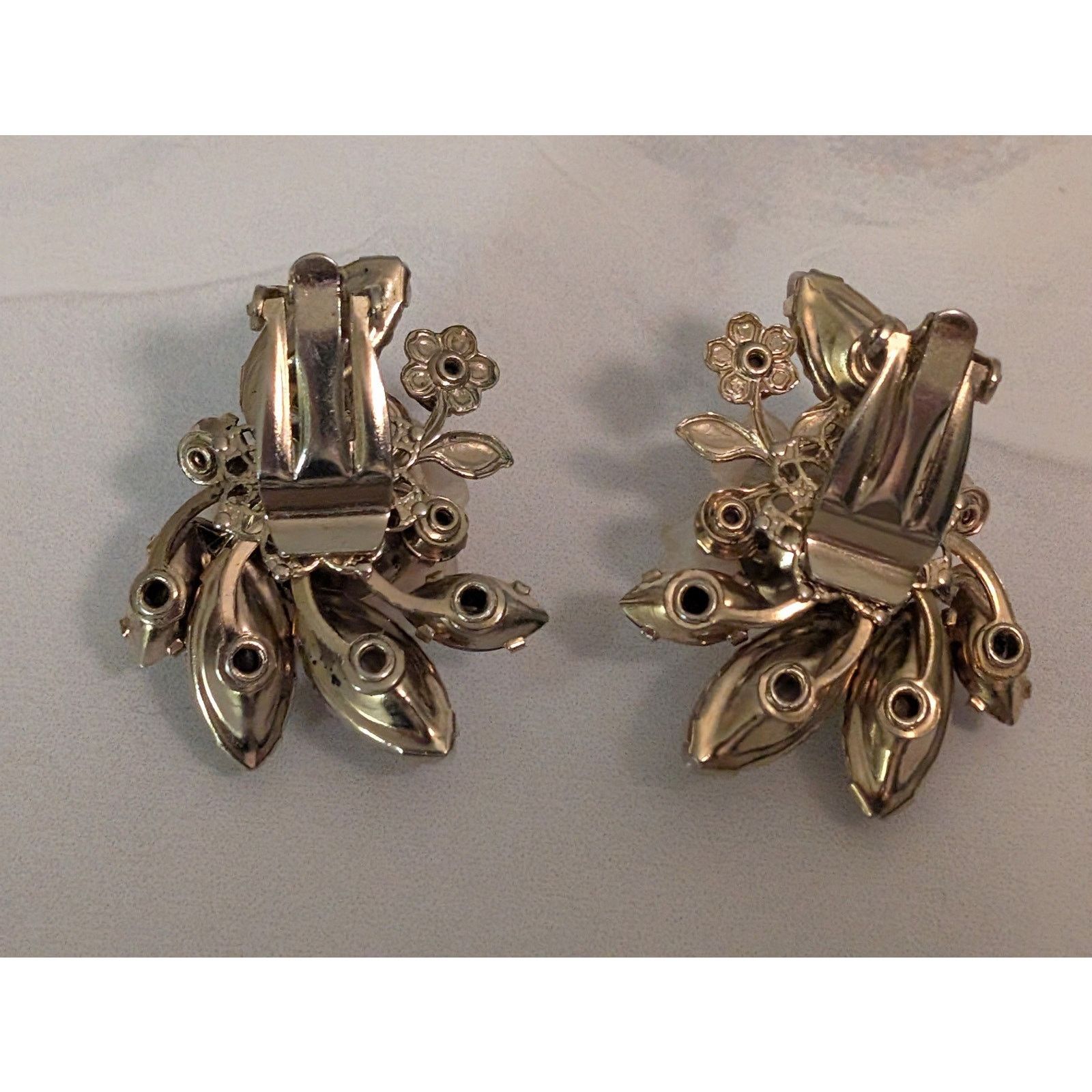 Vintage VTG c1950s Unsigned Beau Jewels Pink Floral Clip-On Earrings Size ONE SIZE - 5 Thumbnail