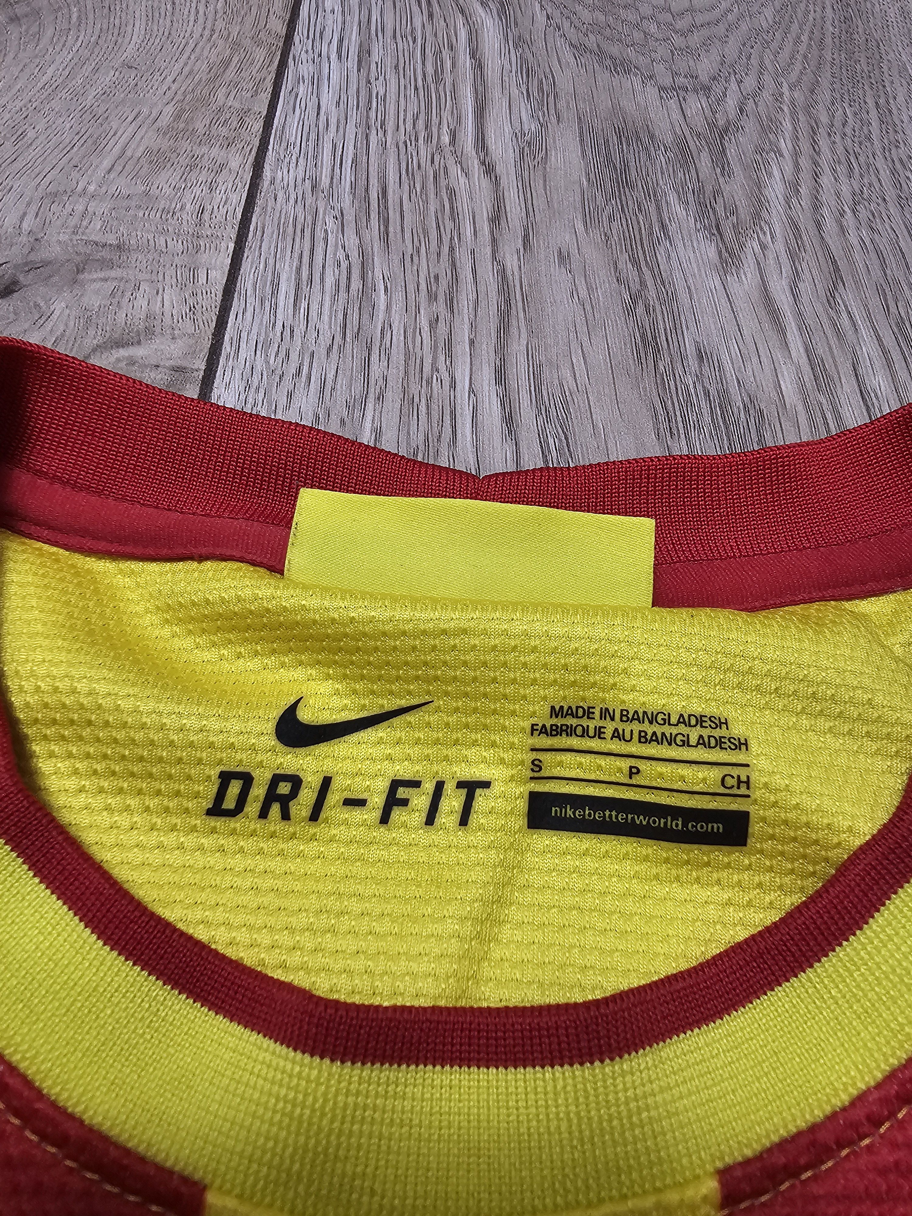 Nike BARCELONA 2013 2014 AWAY FOOTBALL SHIRT SOCCER JERSEY Size US S / EU 44-46 / 1 - 9 Thumbnail