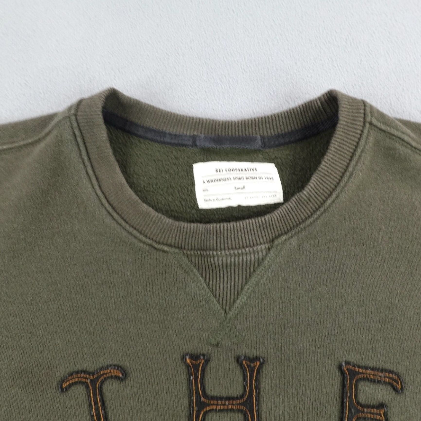 Vintage REI Sweatshirt Womens Small Green The Co Op Employee Staff Edition Sweater Size S / US 4 / IT 40 - 2 Thumbnail