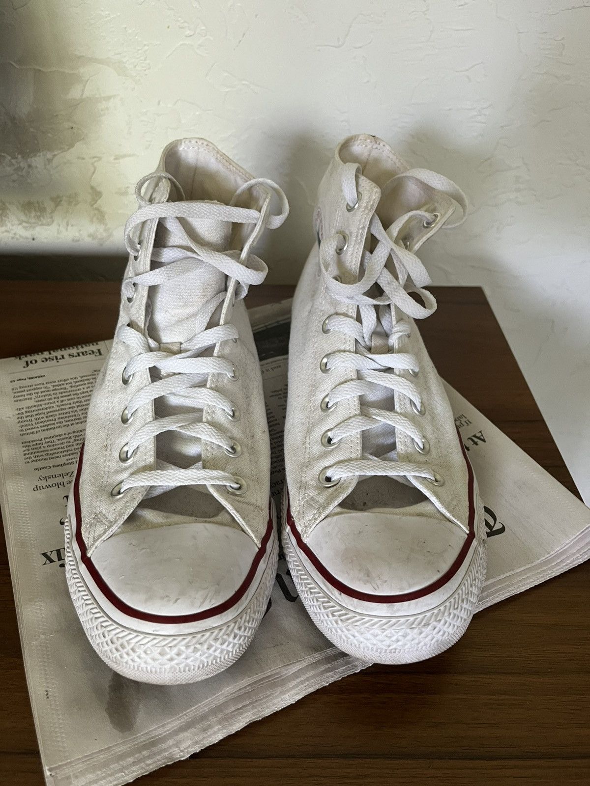 Converse Classic white hi-top converse Size US 10 / EU 43 - 2 Thumbnail