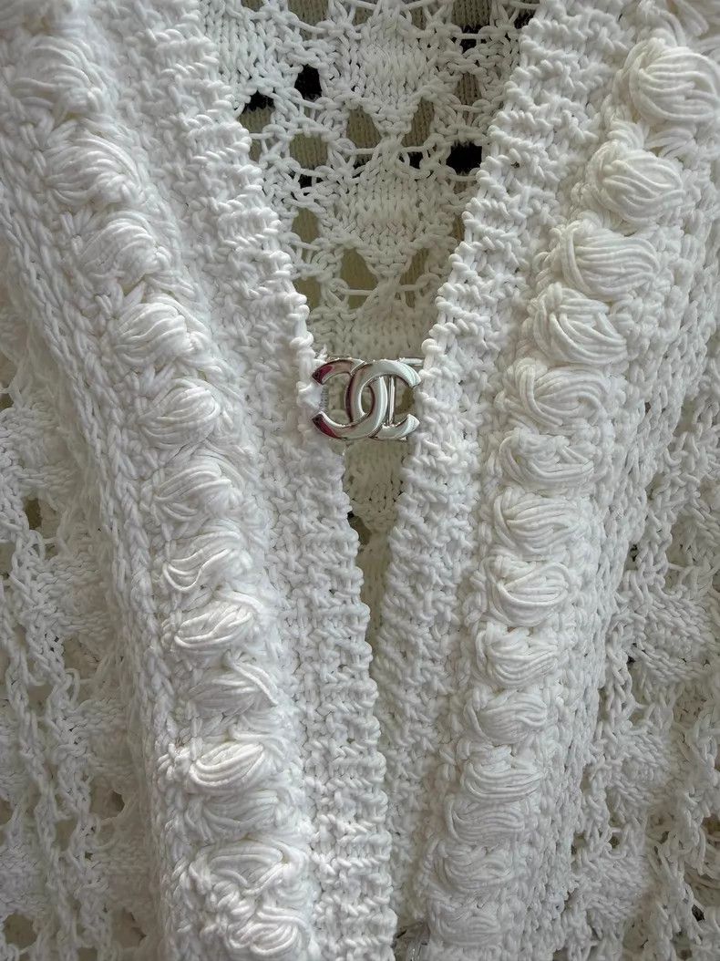 Chanel Chanel White hollow knitted cardigan coat Size S / US 4 / IT 40 - 3 Thumbnail