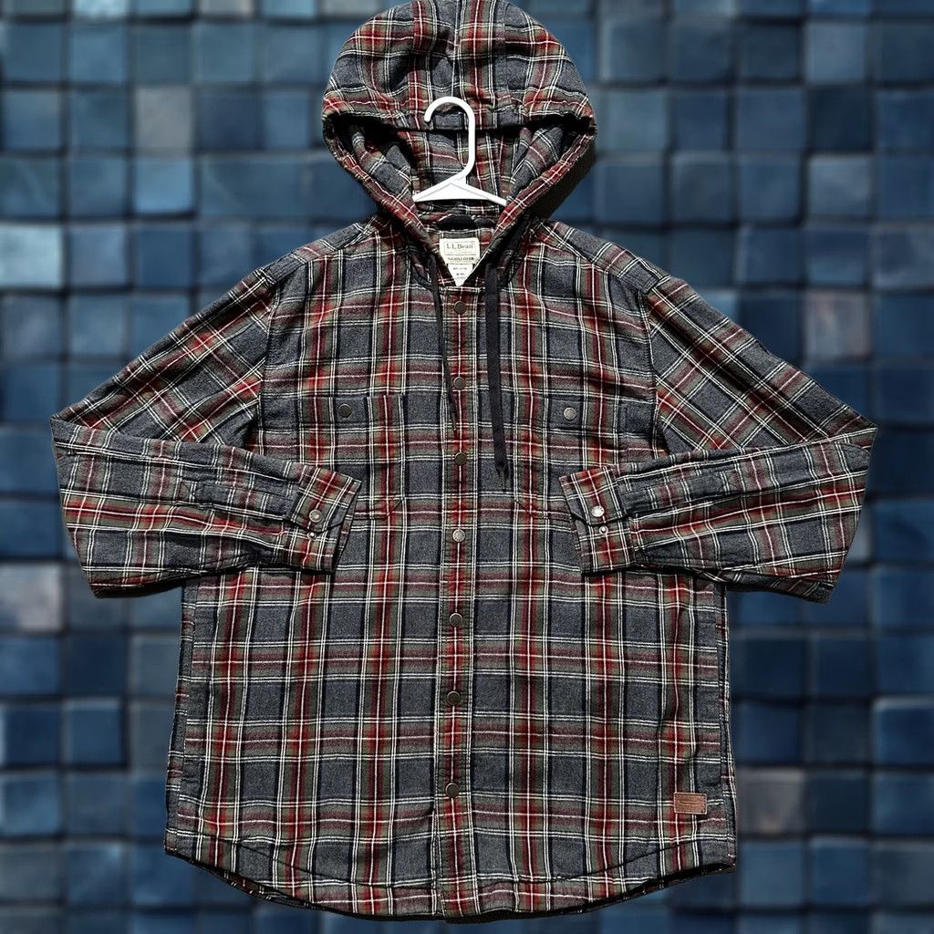 Vintage LL Bean Hooded Flannel Shirt Mens M Gray Red Scotch Plaid Metal Snaps Shacket Size US M / EU 48-50 / 2 - 1 Thumbnail