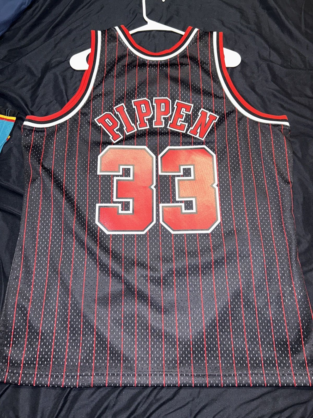 Mitchell & Ness Bulls Scottie Pippen Swingman Jersey Size US XL / EU 56 / 4 - 1 Thumbnail