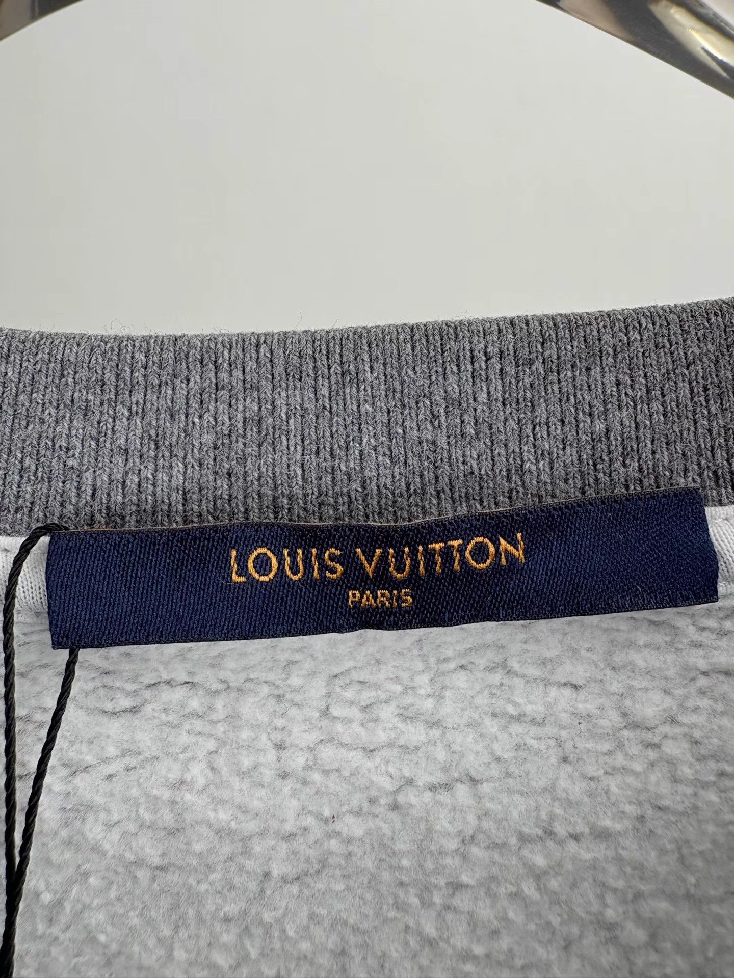Louis Vuitton LOUIS VUITTON LV Twist Logo Embroidered Sweatshirt Size US XS / EU 42 / 0 - 5 Thumbnail