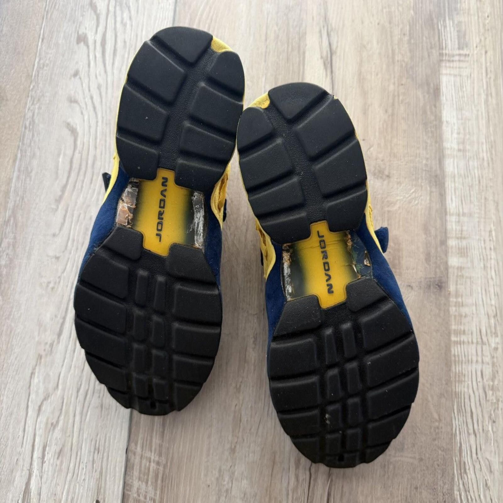 Jordan Brand NIKE • JORDAN Trunner "Midnight Navy Yellow Streak" (13M) Size US 13 / EU 46 - 6 Thumbnail