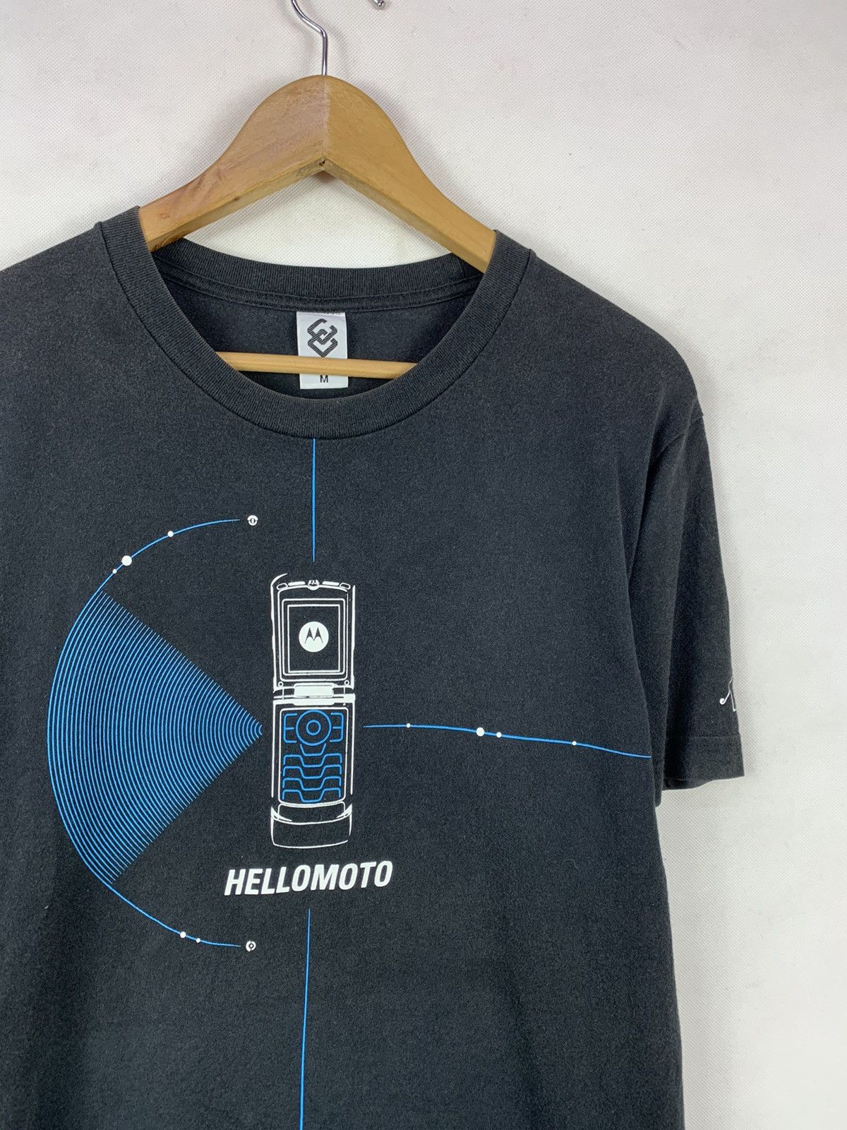 Motorola Steals! Uniqlo Motorola Phone Promo Tech Tee Apple Size US M / EU 48-50 / 2 - 3 Thumbnail
