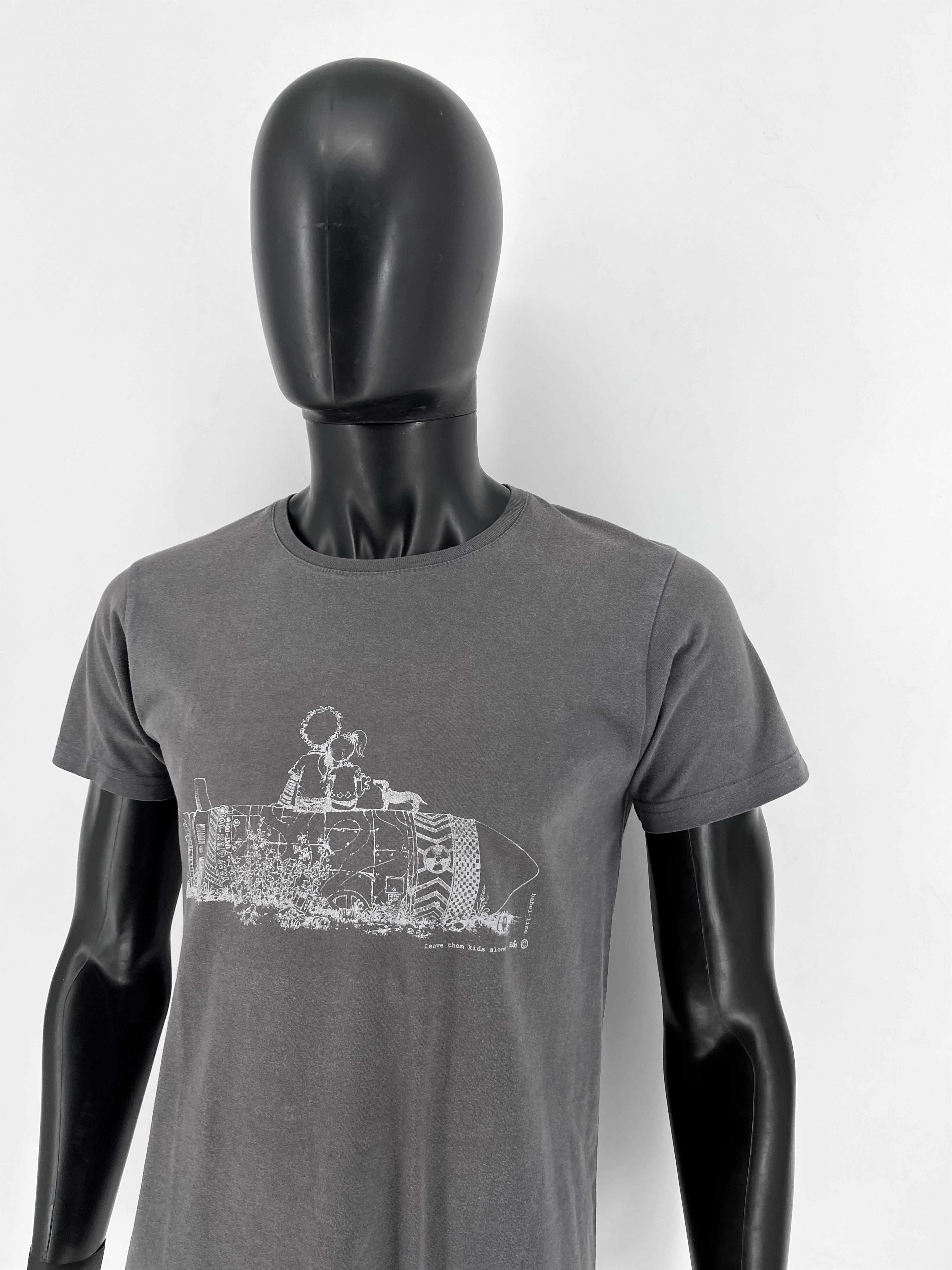 Vintage Vintage Leave Them Kids Alone Graphic Tee Size M Size US M / EU 48-50 / 2 - 5 Thumbnail