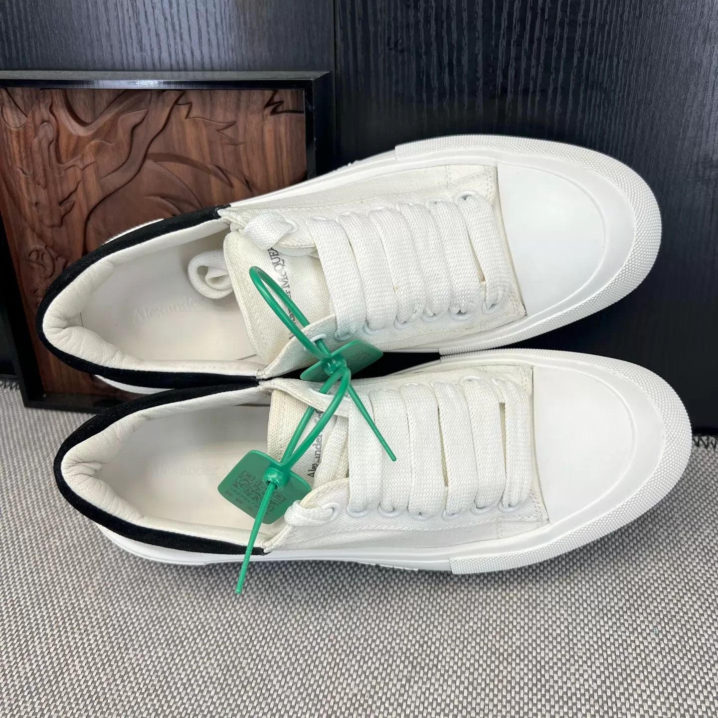 Alexander McQueen Alexander McQueen Deck White & Black 41.5 Size US 8.5 / EU 41-42 - 8 Thumbnail