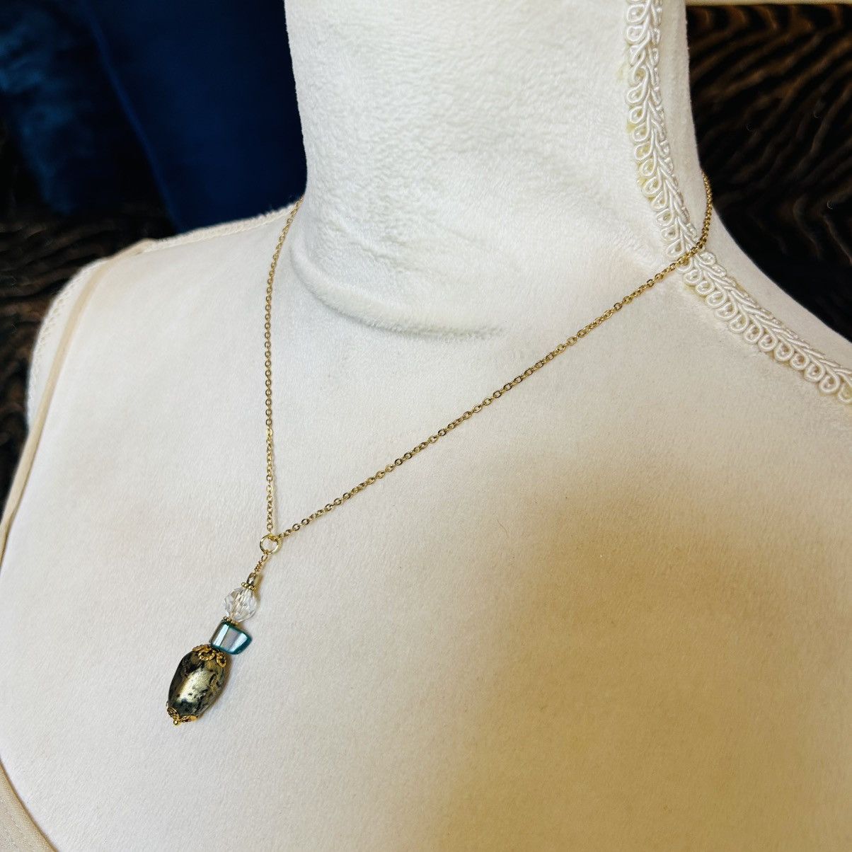Handmade Handcrafted vintage bead crystal drop pendant necklace Size ONE SIZE - 4 Thumbnail