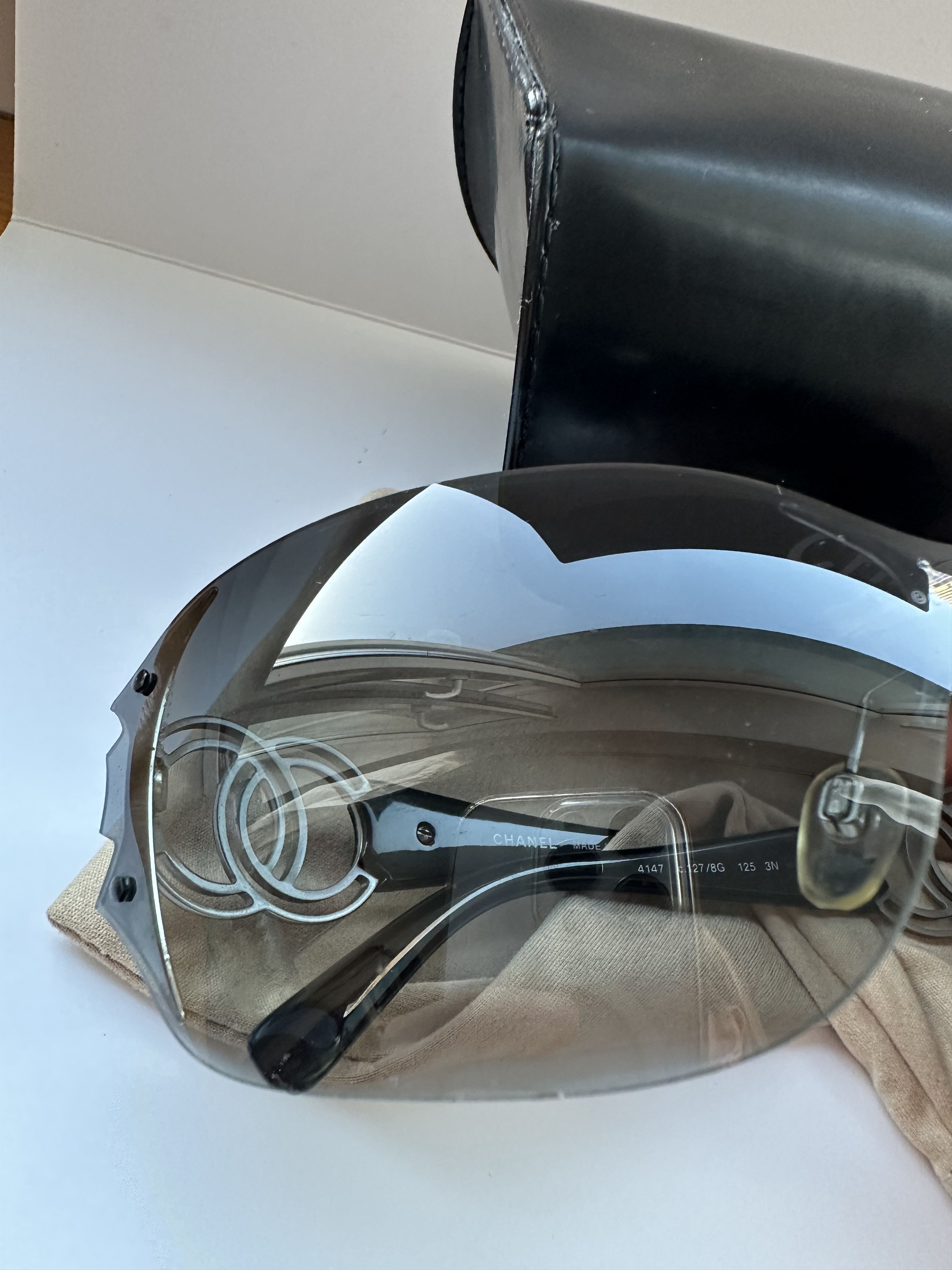 Chanel Chanel Rimless Shield Silver Logo Sunglasses 4147 Vintage Size ONE SIZE - 10 Thumbnail