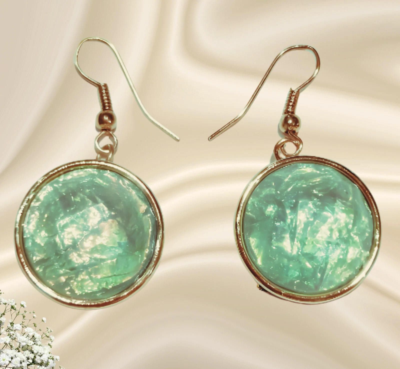 The Unbranded Brand Green w/ Gold Tone Dangle Earrings 1.75" Statement Fashion Size ONE SIZE - 1 Thumbnail