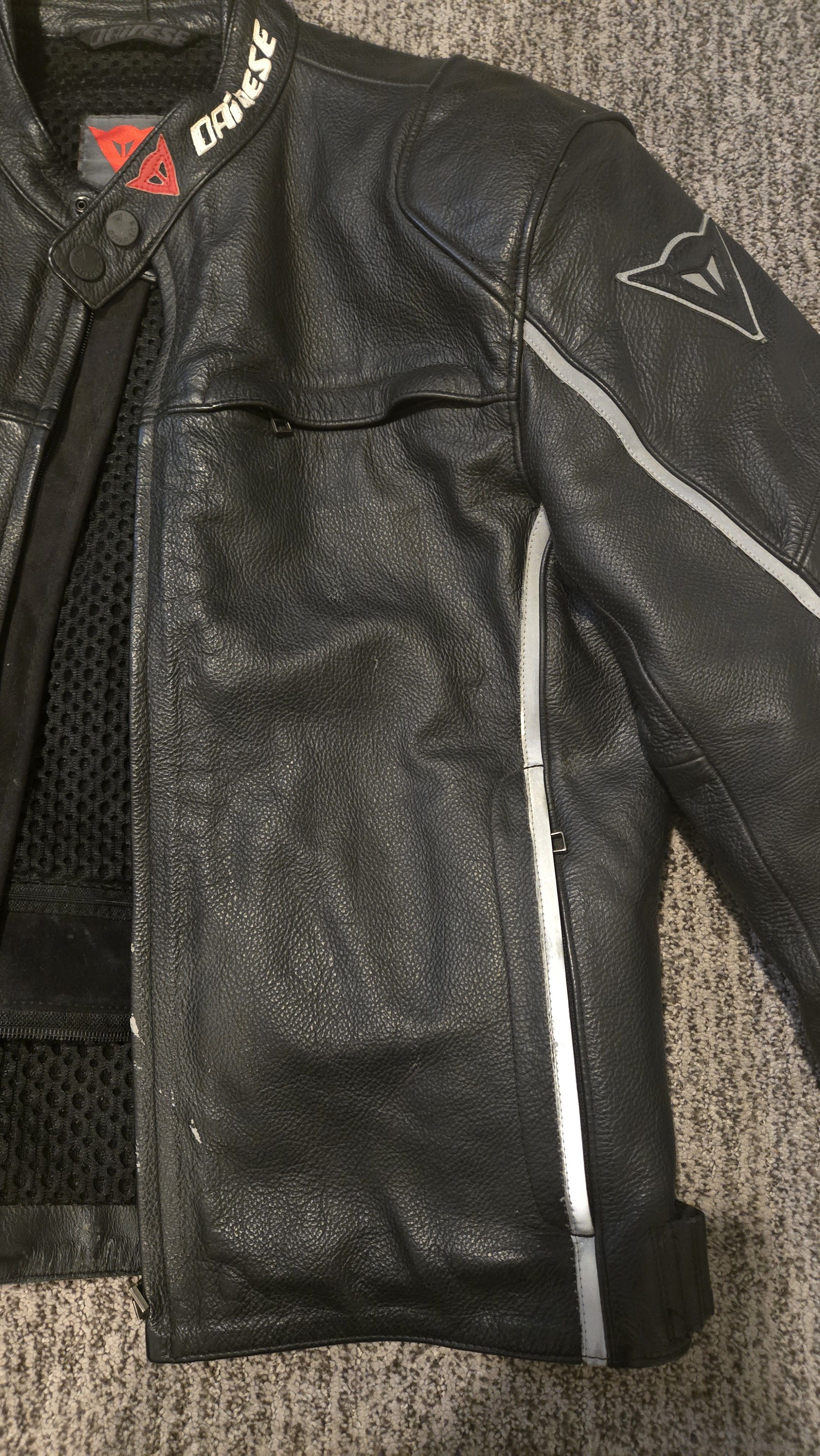 Dainese MENS LEATHER MOTORCYCLE JACKET Size US XL / EU 56 / 4 - 3 Thumbnail