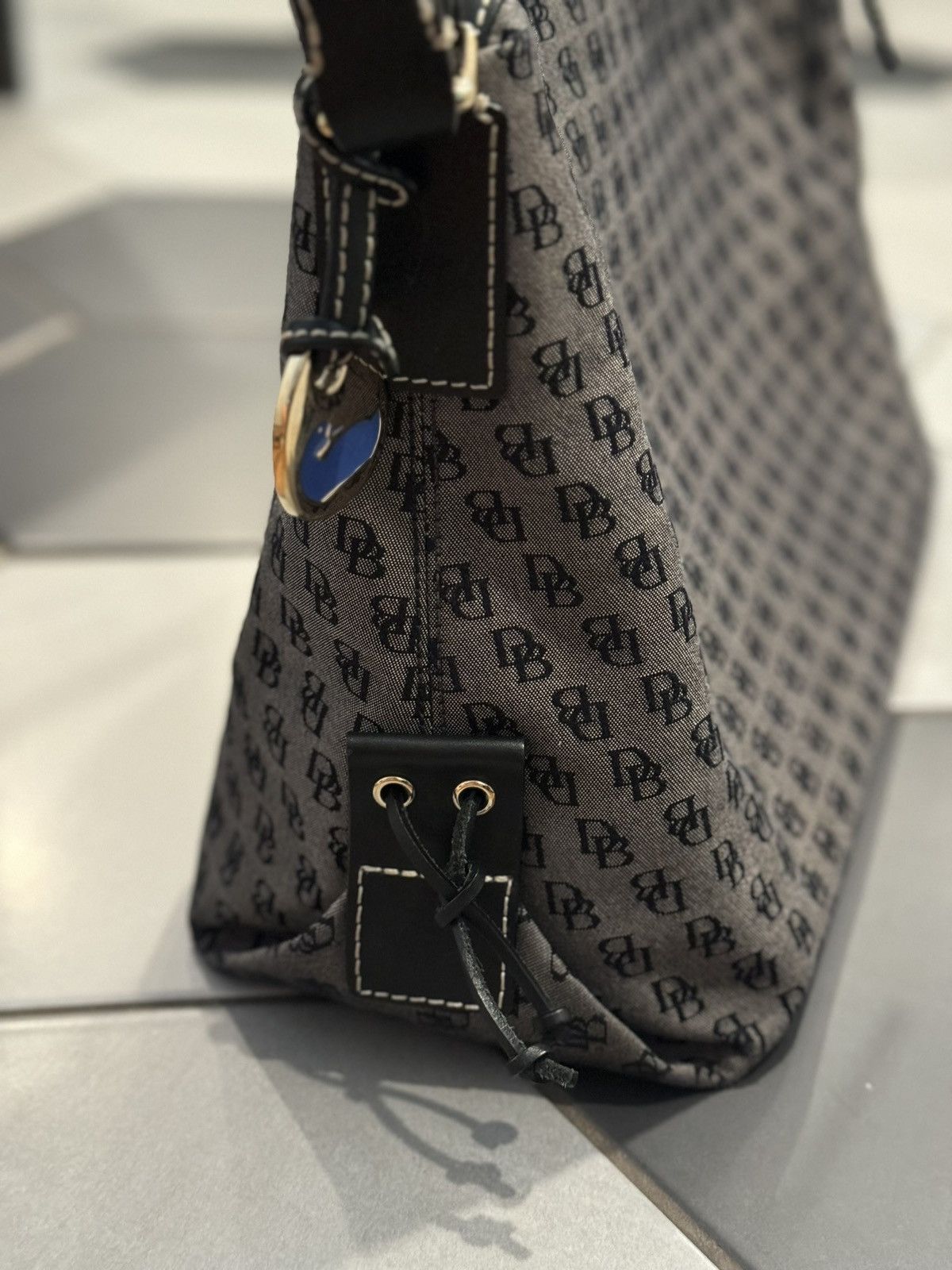 Dooney & Bourke Vtg Dooney & Bourke Signature Canvas Leather Shoulder Bag Size ONE SIZE - 1 Thumbnail