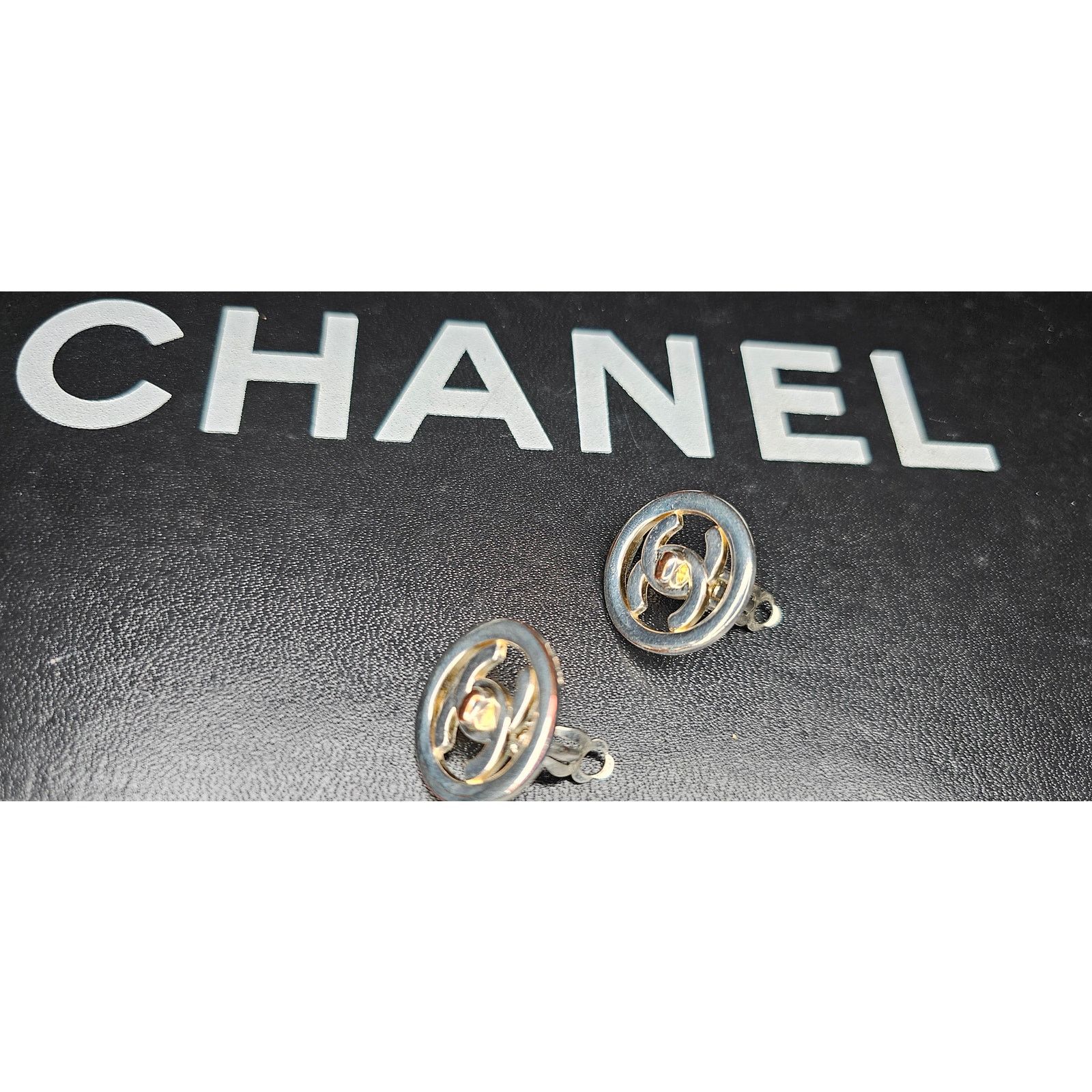 Chanel CHANEL CC Logos Turnlock Round Clip-On Earrings Silver Tone Size ONE SIZE - 4 Thumbnail