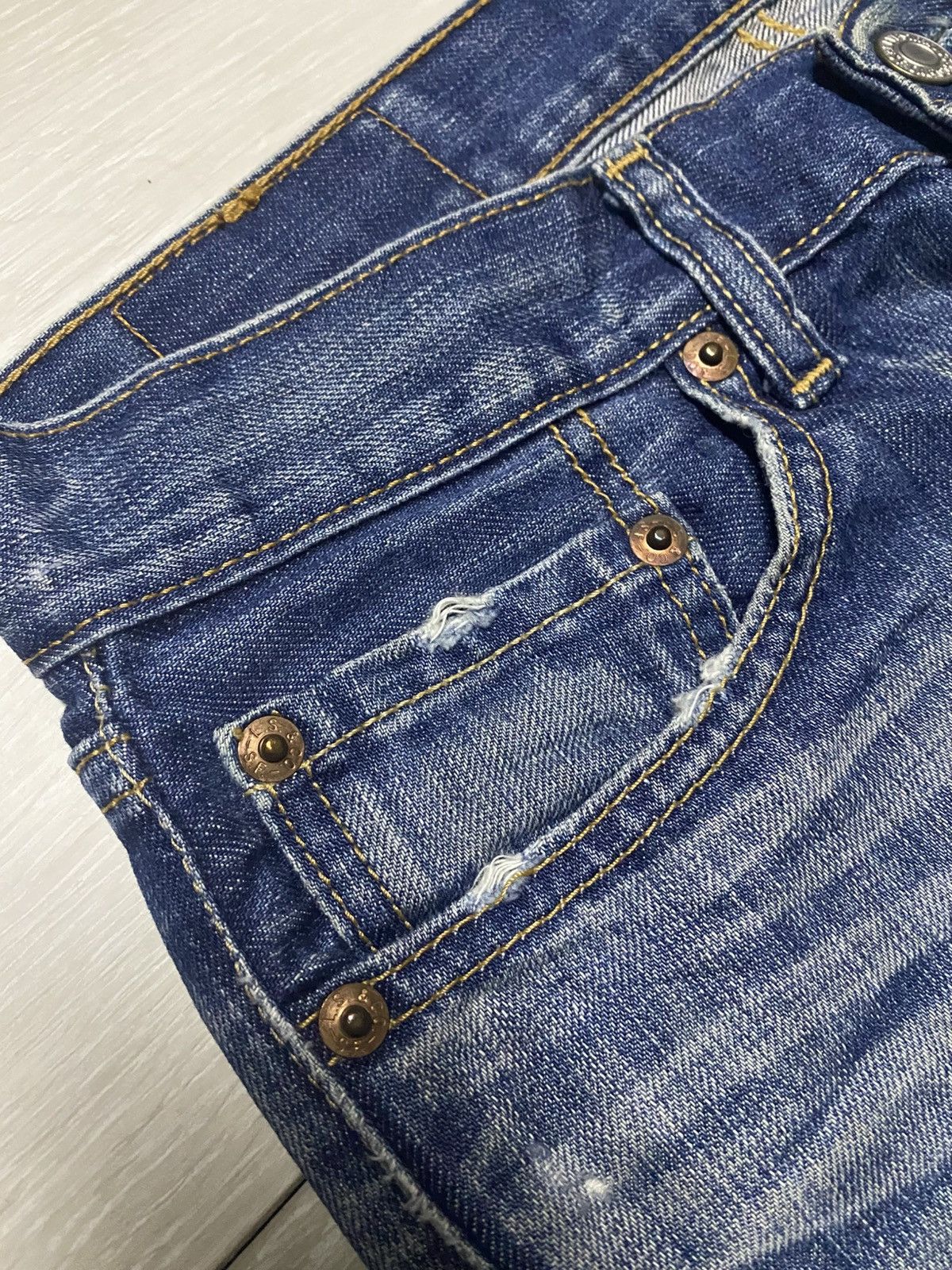 Levi's Vintage Levis 501 Blue Wash Distressed ButtonFly Jeans Size US 28 / EU 44 - 9 Thumbnail