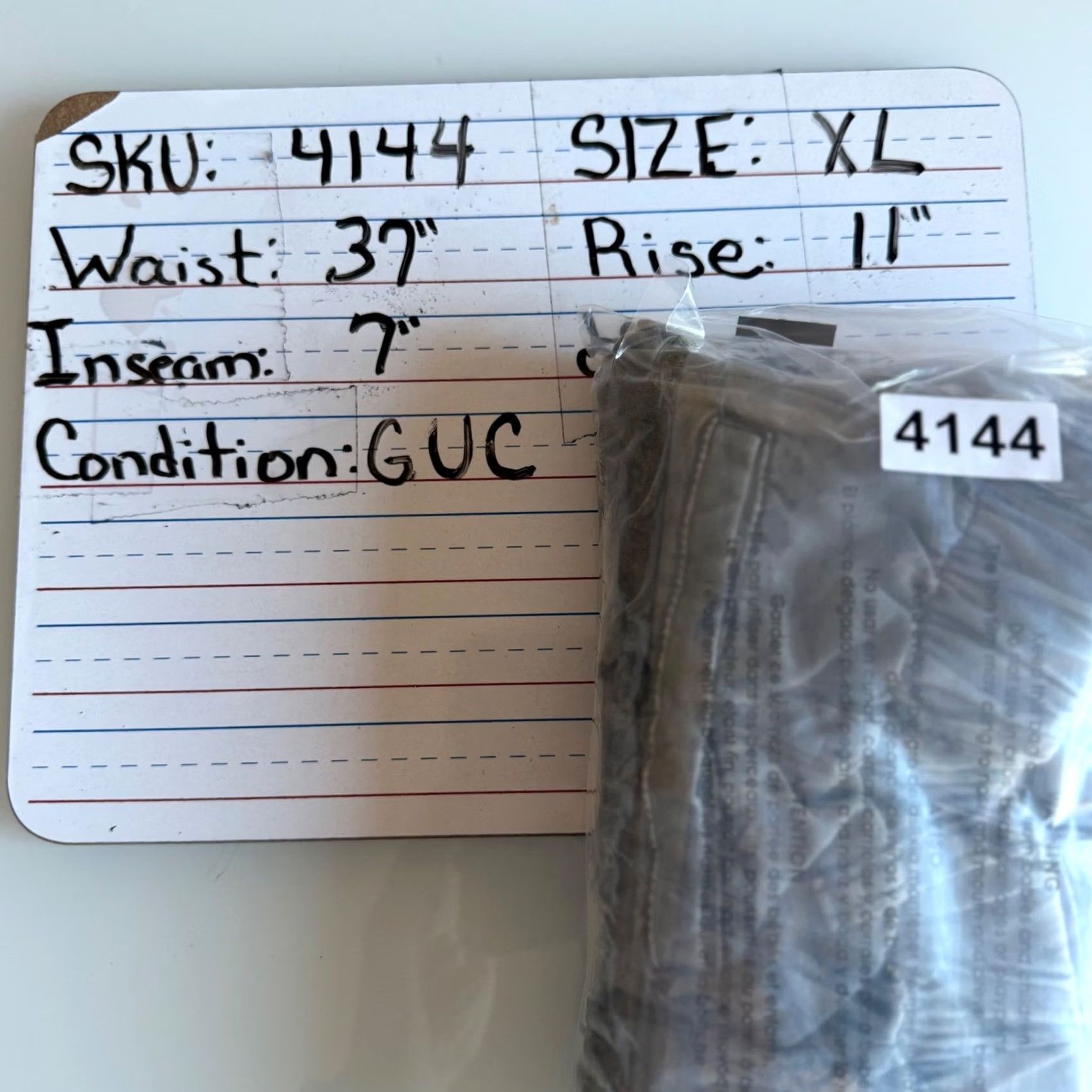 Old Navy Old Navy Mens XL Easy Chino 5 S Shorts Gray Panther Stretch Casual Gorpcore Size US 37 - 6 Thumbnail