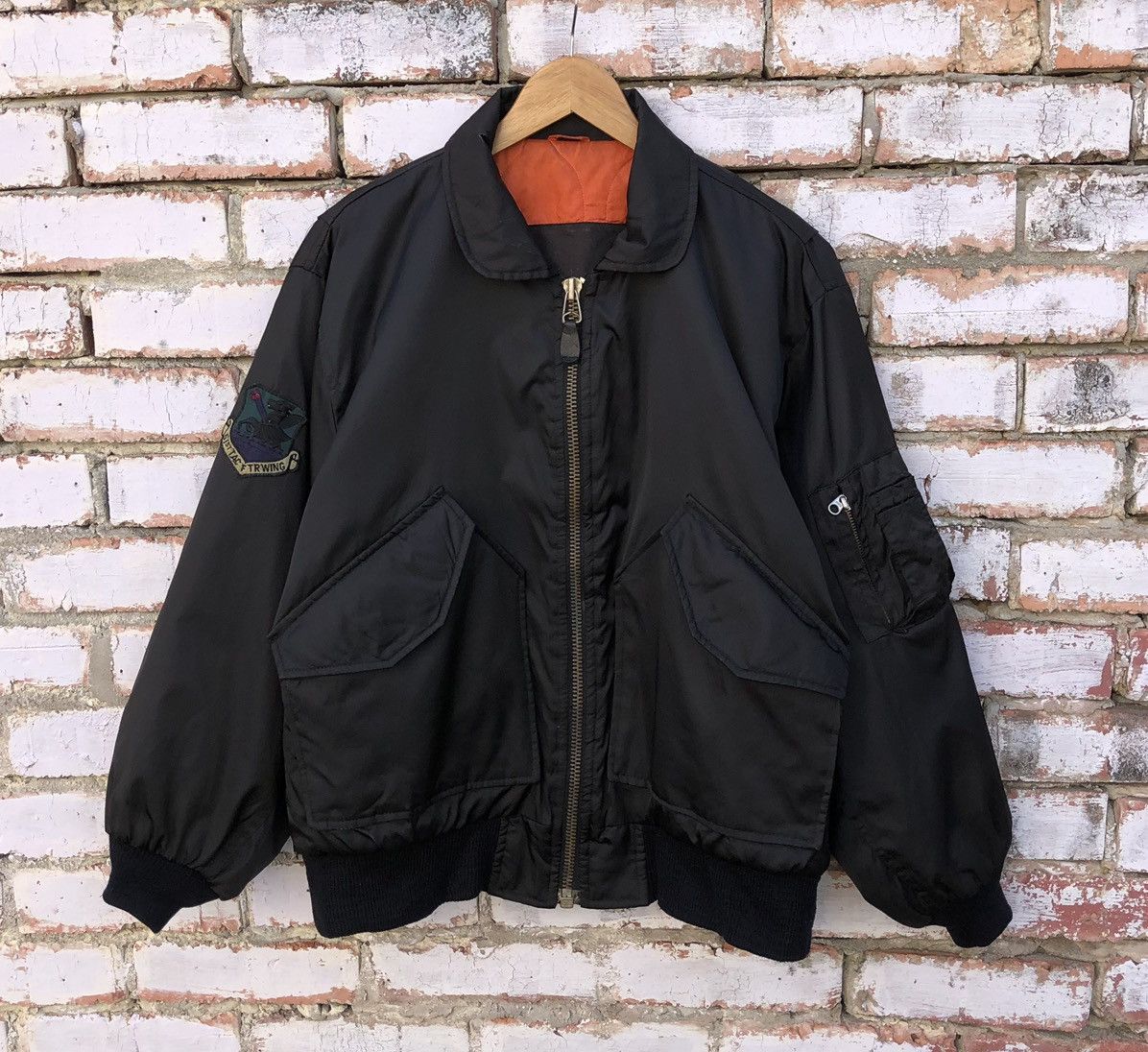 Vintage Vintage Us Navy Embroidery Big Logo Ma-1 Bomber Jacket Size US L / EU 52-54 / 3 - 5 Thumbnail