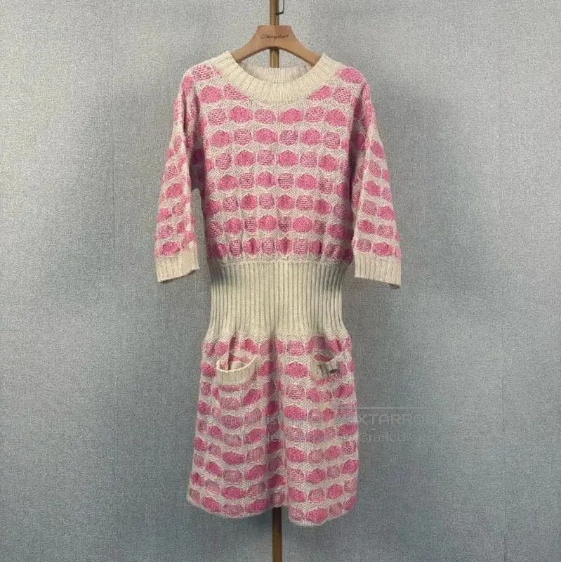 Chanel Chanel Color-Block Cashmere Dress for Women . Size M / US 6-8 / IT 42-44 - 1 Thumbnail