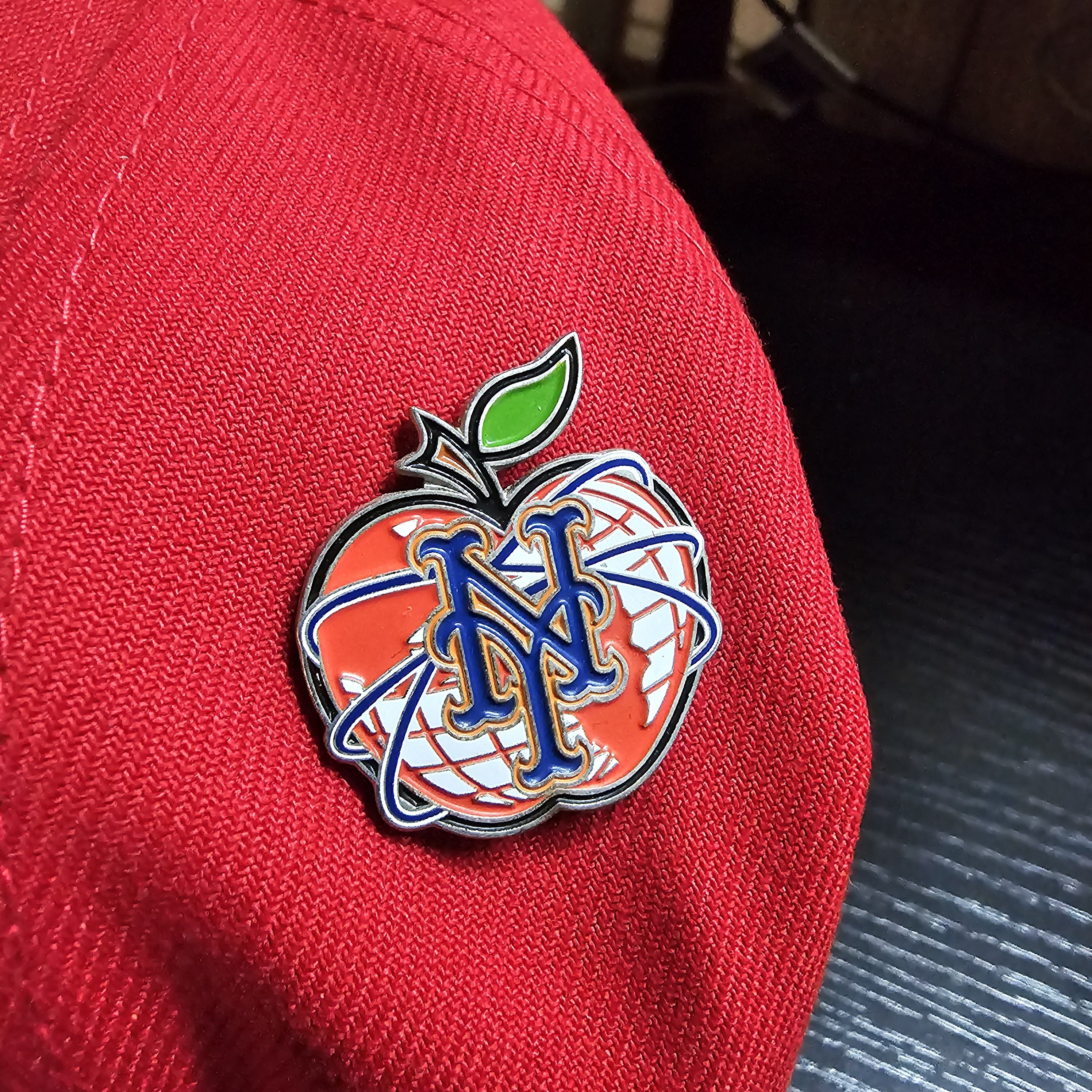 New Era Mets Home Run Apple Rare exclusive W/ Pin Size ONE SIZE - 3 Thumbnail