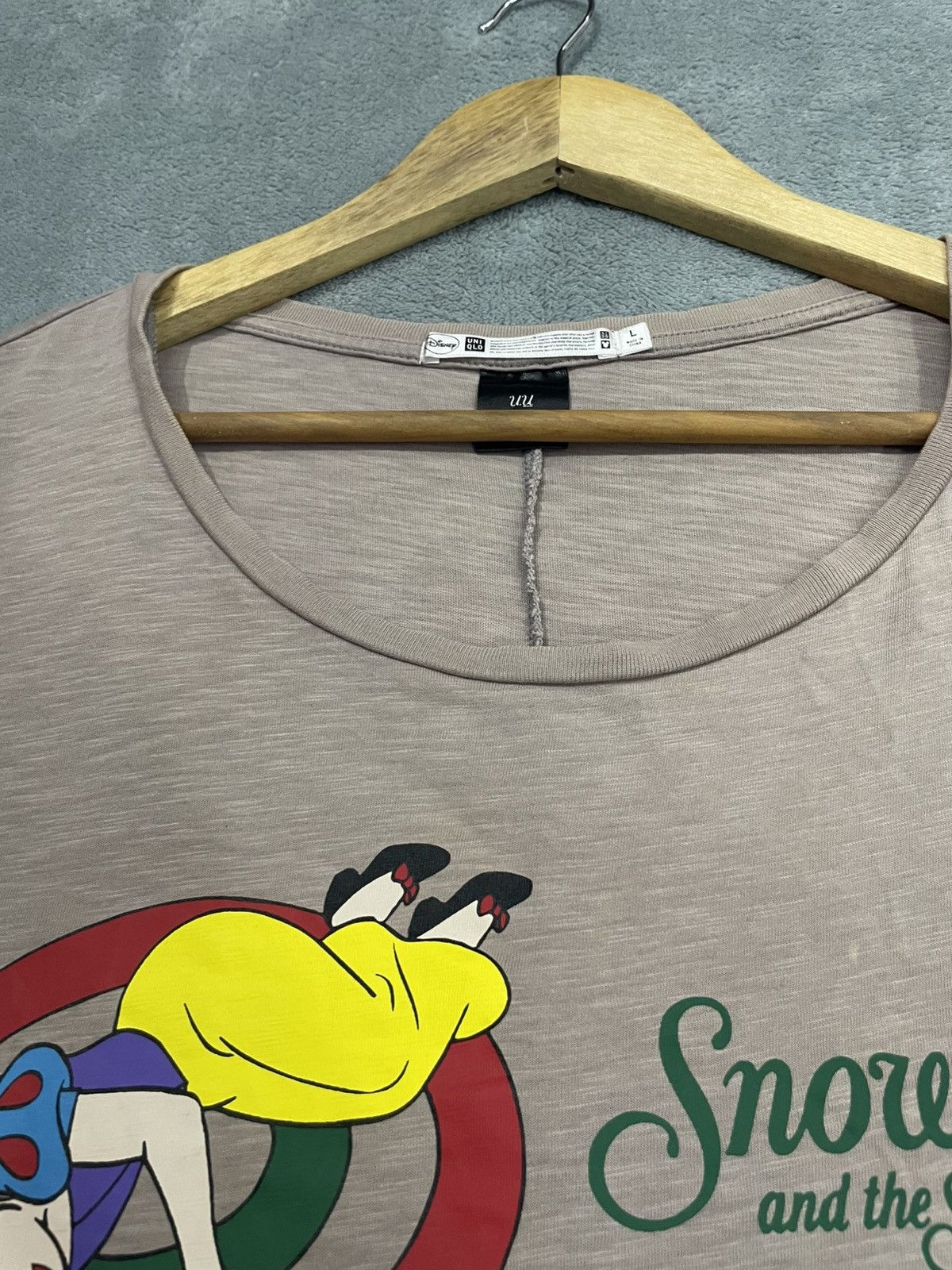 Disney UNIQLO UNDERCOVER x DISNEY SNOW WHITE WOMEN TSHIRT Size US L / EU 52-54 / 3 - 7 Thumbnail